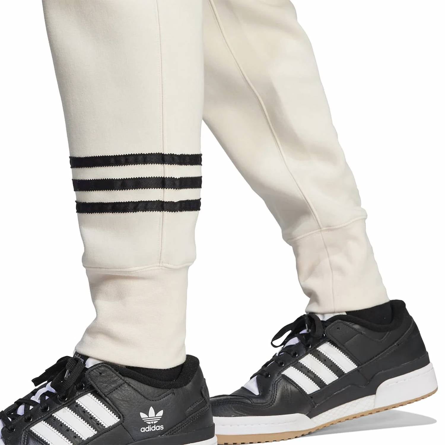 Adidas - Men's Adicolor Neuclassics Sweatpant