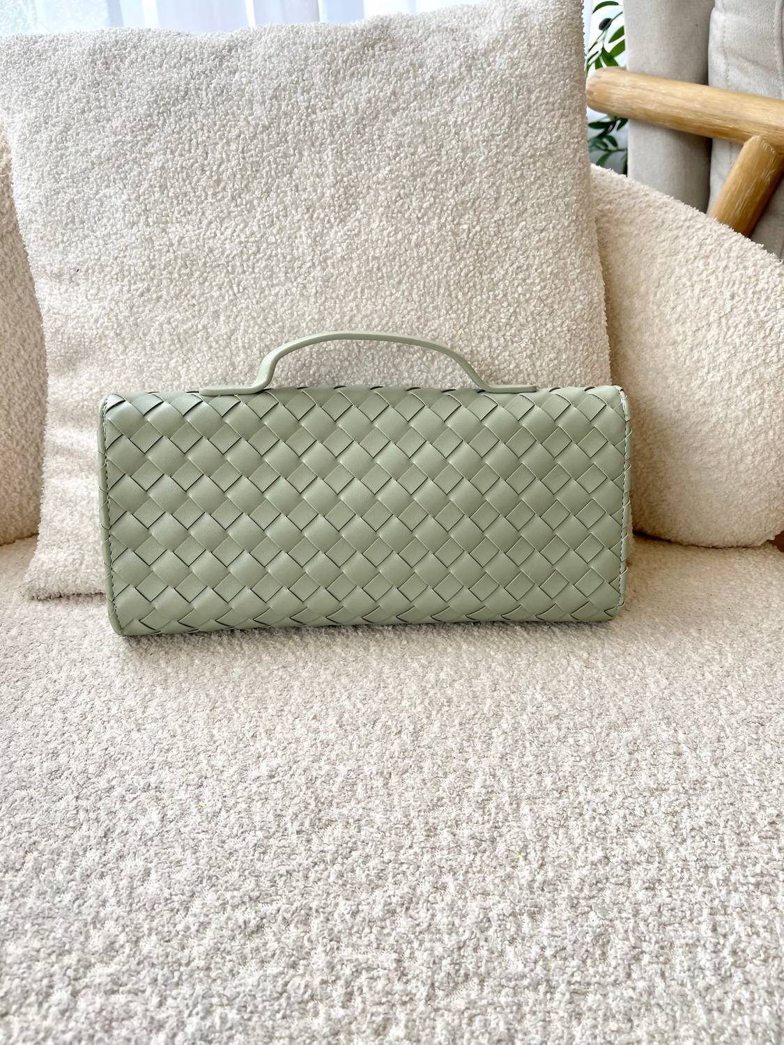 Urban Expressions - Women's Niama Woven Clutch Bag