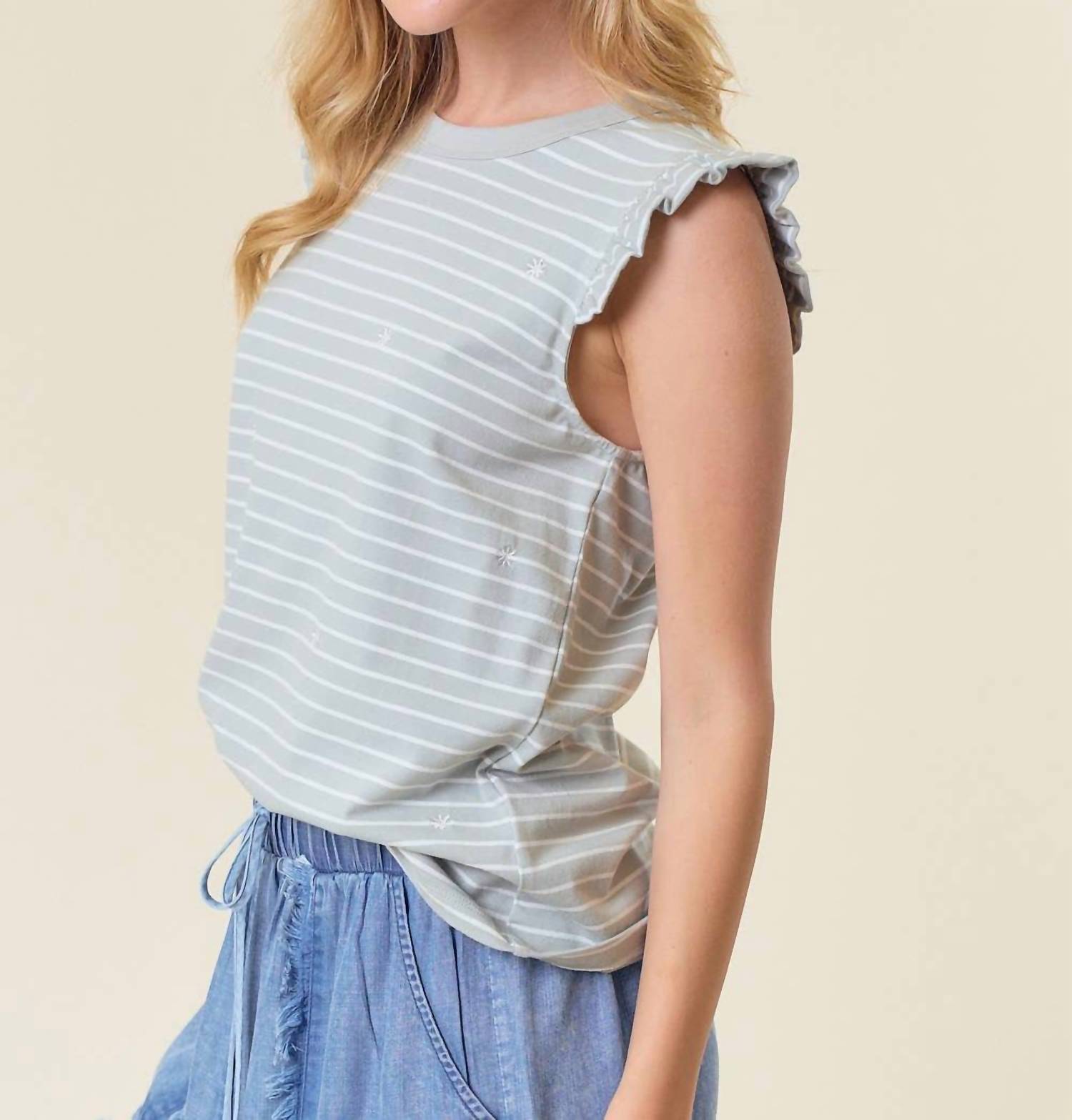 Doe And Rae - Ruffle Sleeveless Floral Tank