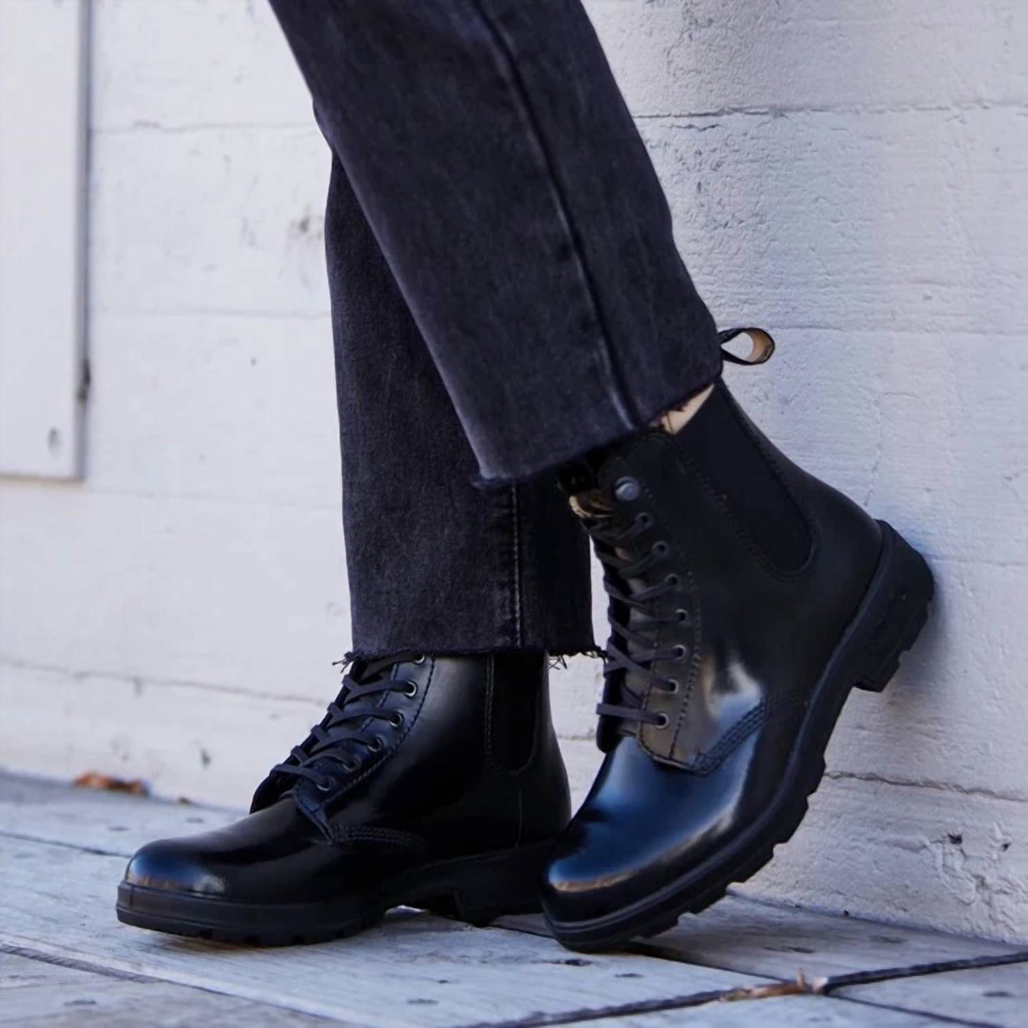 Blundstone - Women's 2219 Leather Lace Up Boot