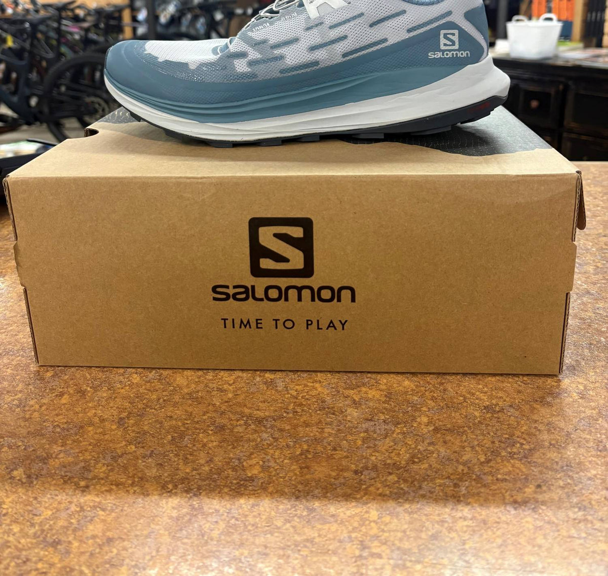 Salomon - Men's Ultra Glide Shoes
