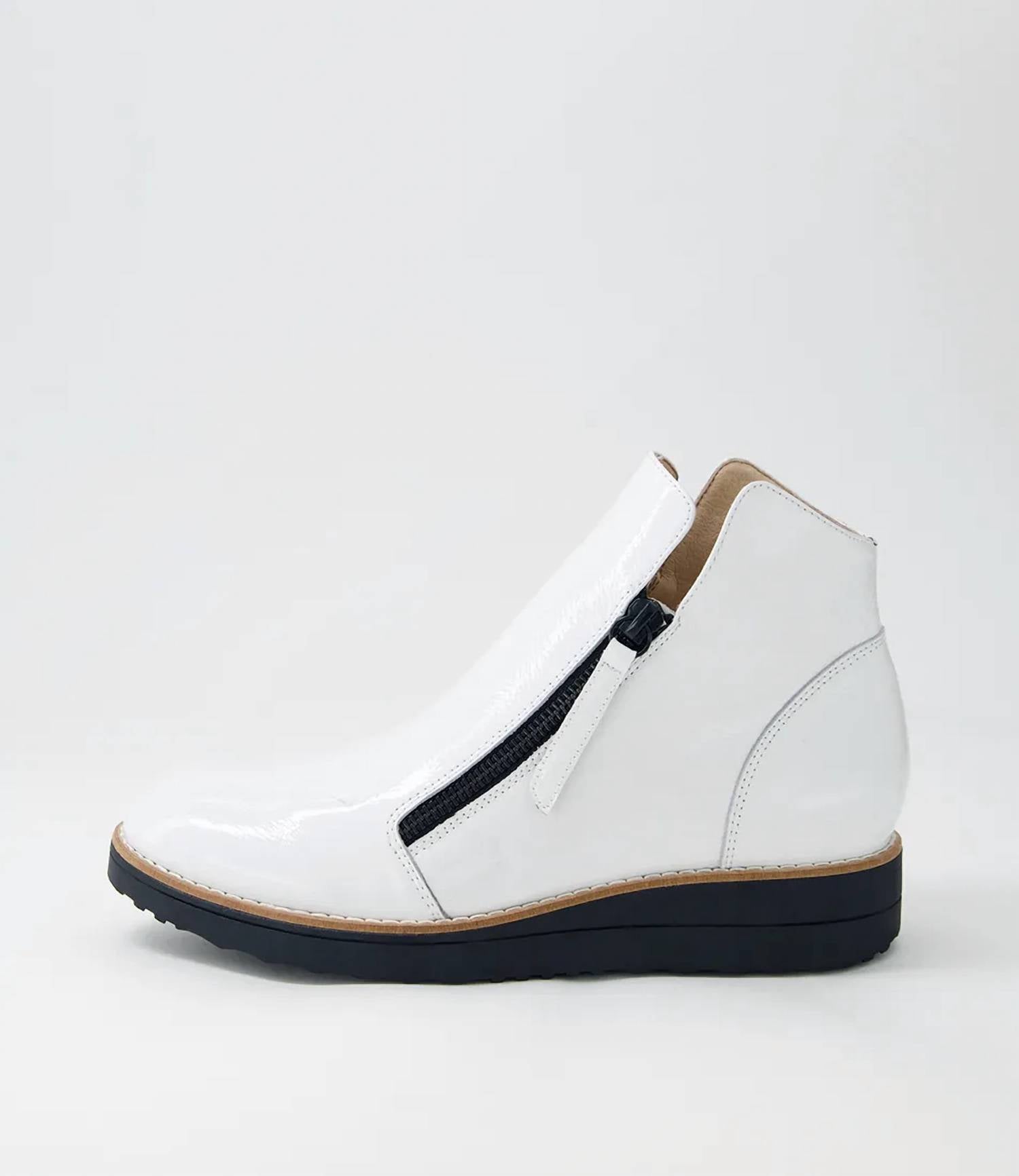 Django & Juliette - Women's Ohmy Sneaker