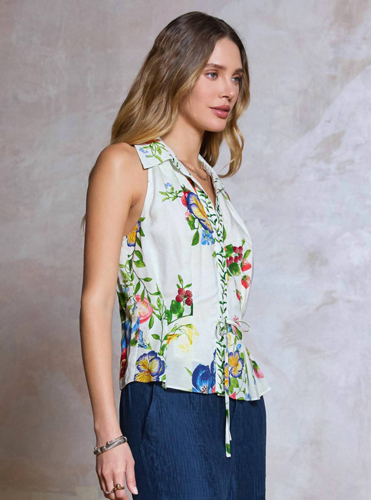 Current Air - Floral Printed Halter-neck Sleeveless Blouse
