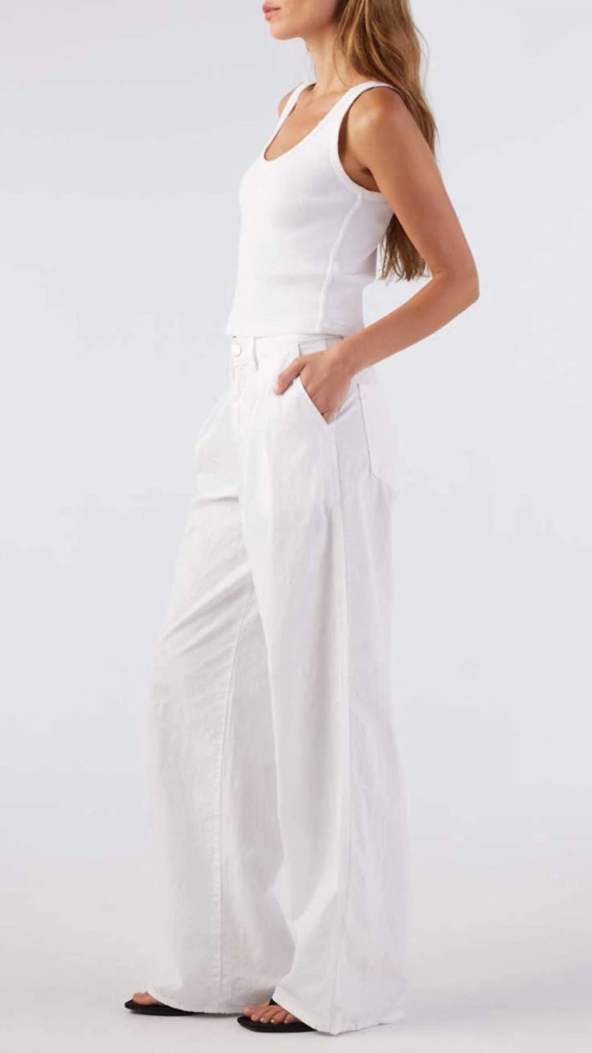 AMO Sheryl Trouser in white 1 - women's pants - detail view