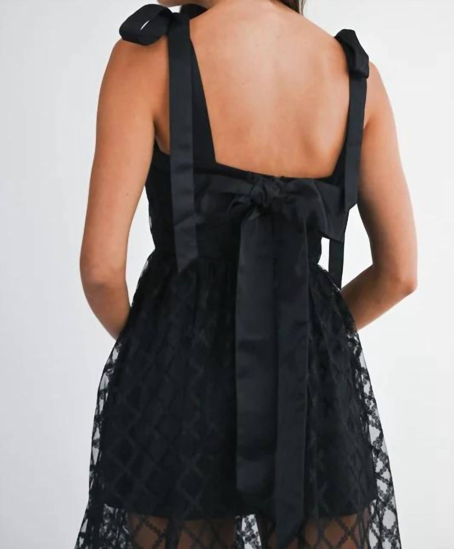 Mable - Clean And Lattice Silhouette Midi Dress