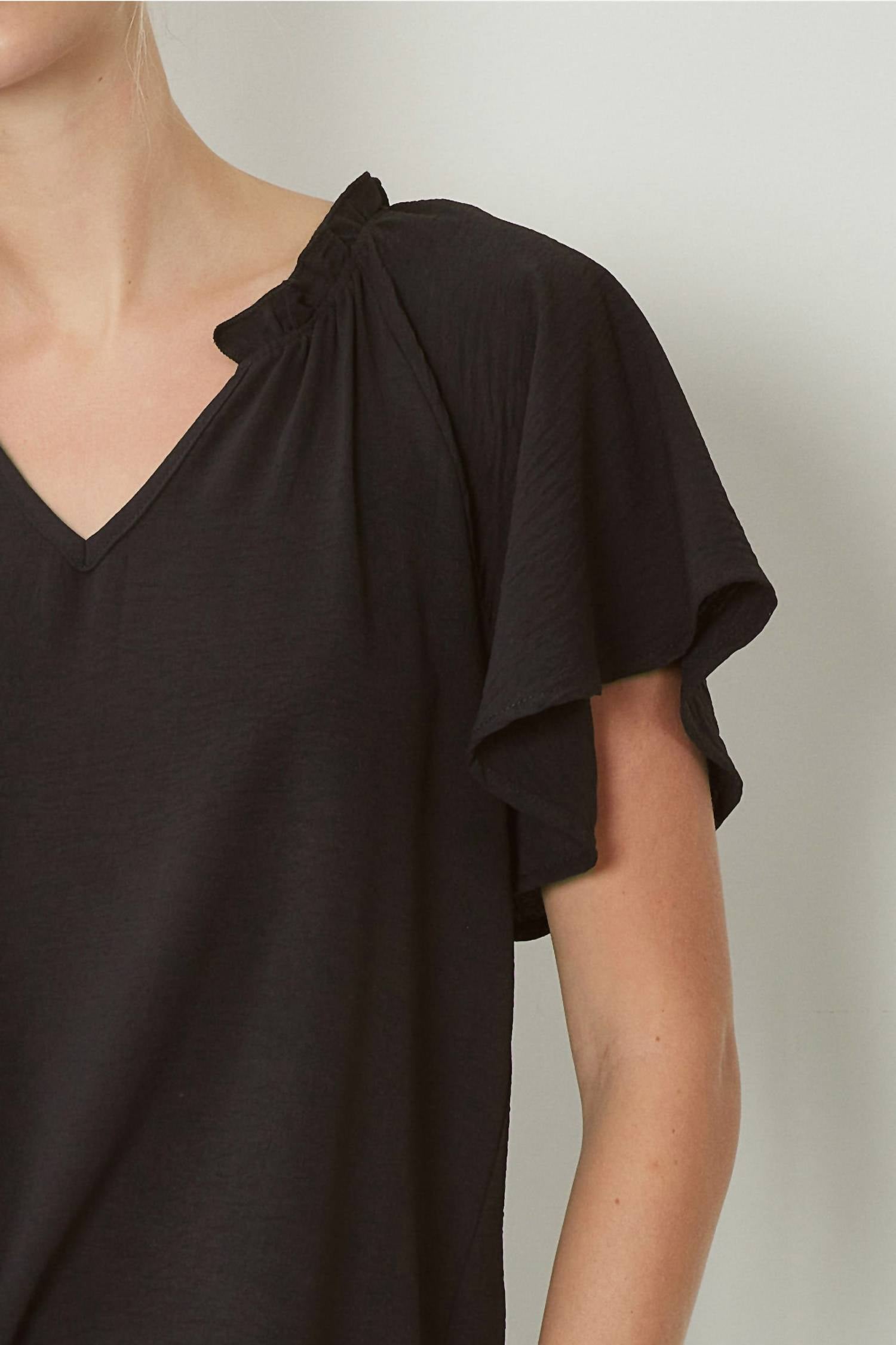 Entro - Ruffled Flutter Sleeve Blouse