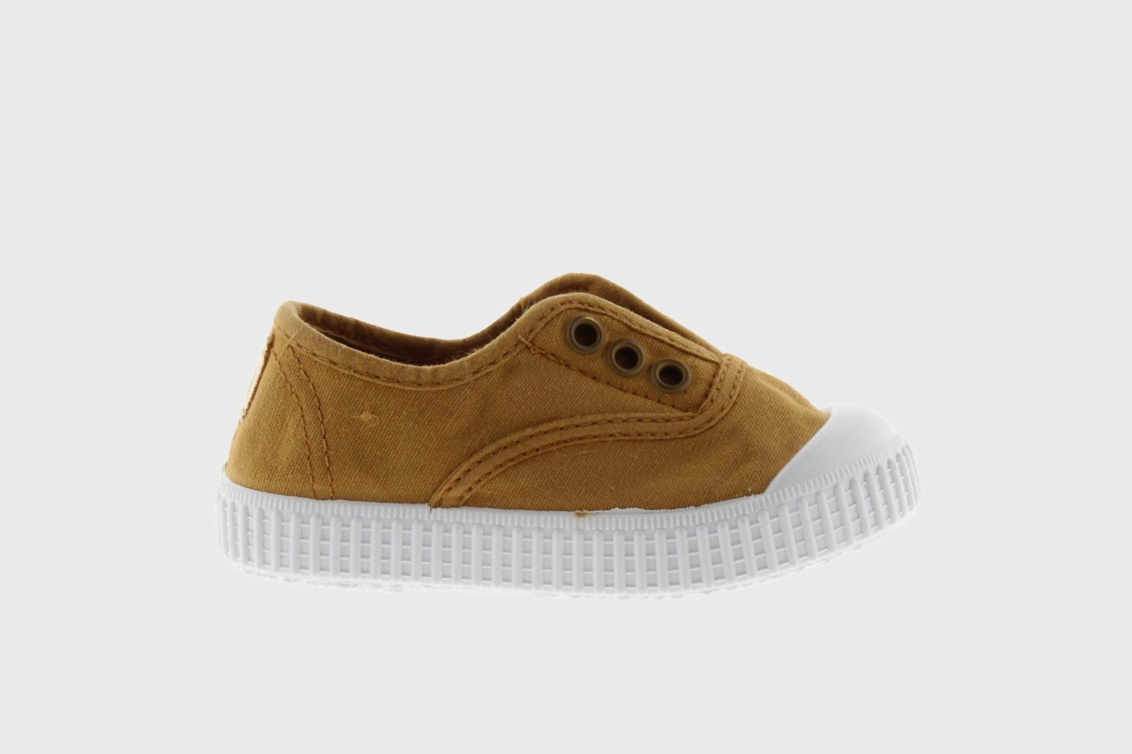 Victoria Shoes - English Washed Canvas Toecap Shoe & No Laces