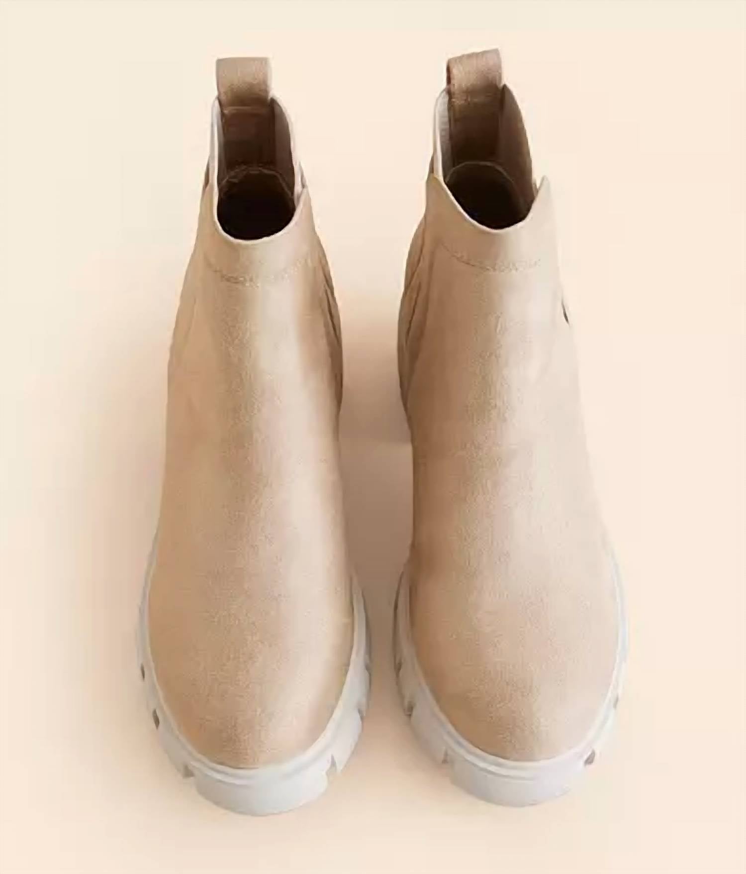 Soda - Women's Ritah Lug Chelsea Ankle Boots
