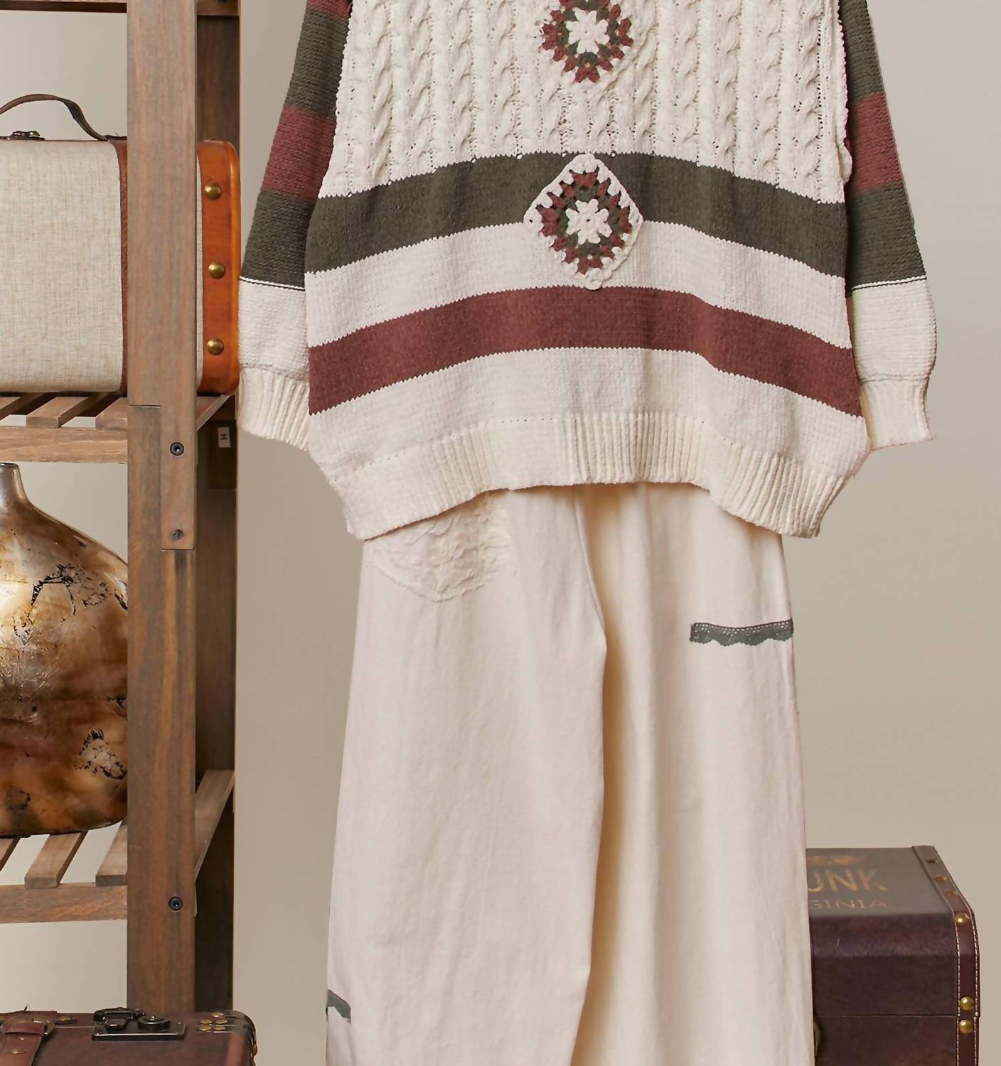 Mello - Women's Color Block V Neck Knit Cardigan With Patch Detail