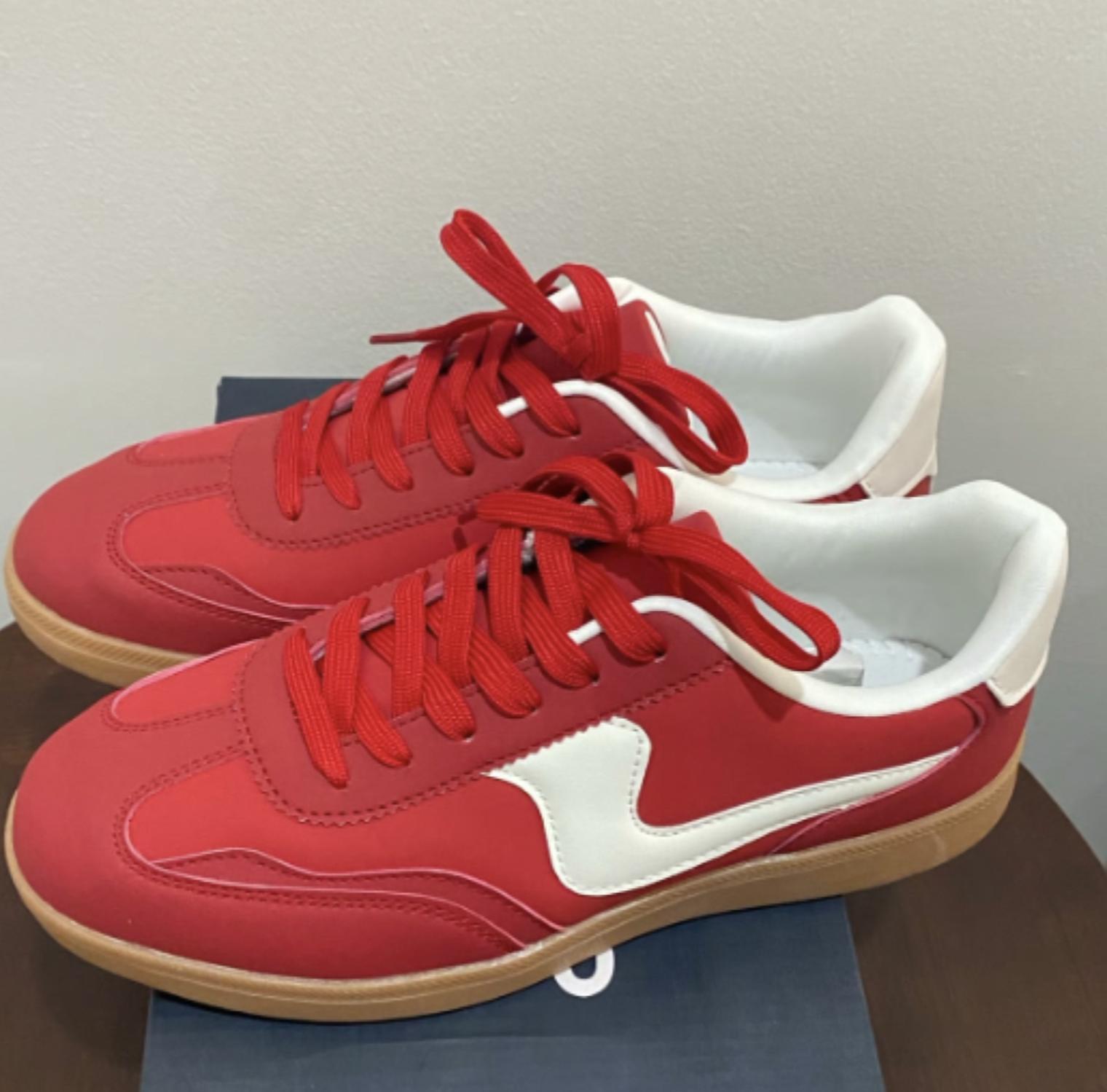 La Sheelah - Women's Modern Sneaker