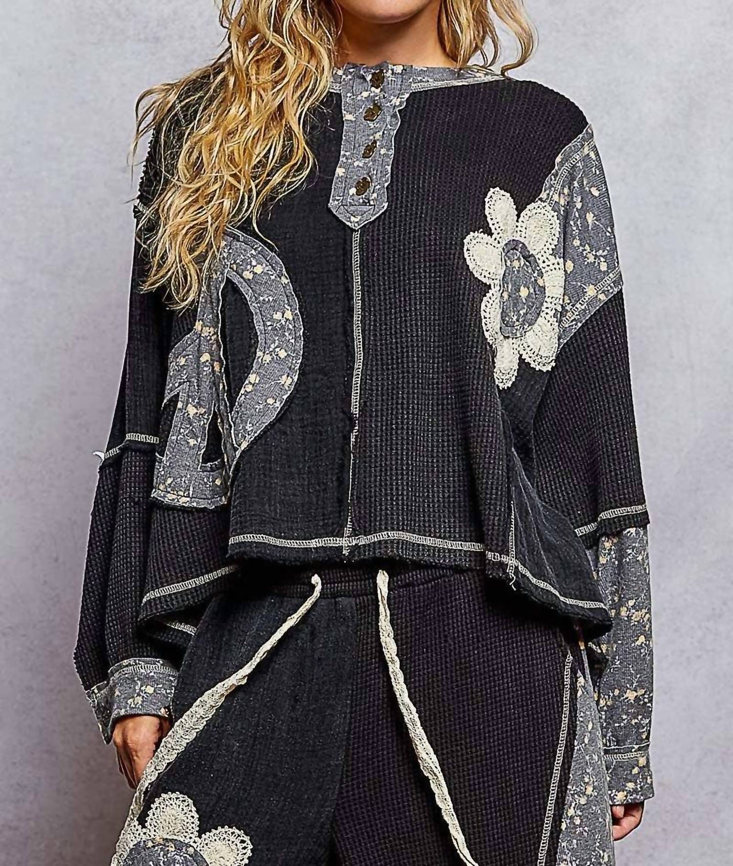 Pol - Crew Neck Peace Patch Floral Knit Top
