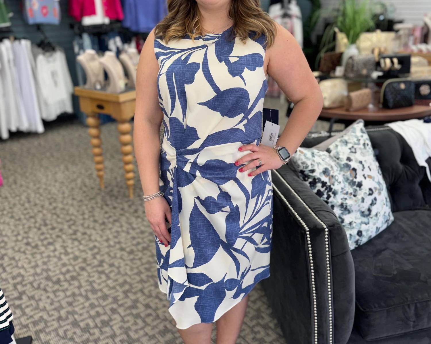 Donna Morgan - Faux Wrap Knee Length Dress