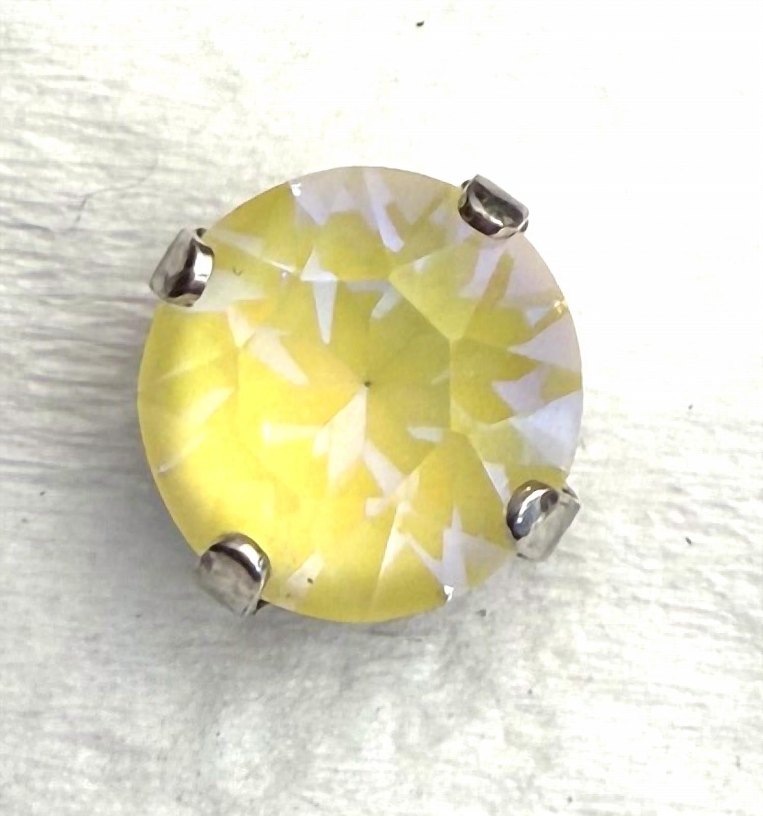 Mariana - Women's Studs Earrings