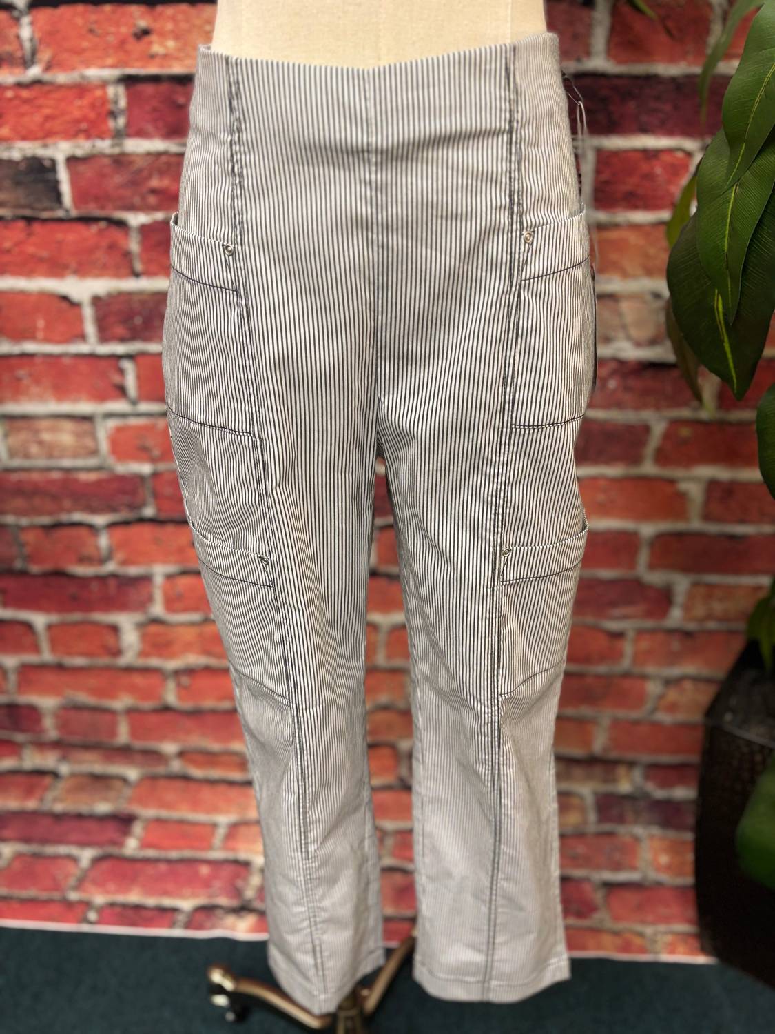 Olivia by Habitat Women's Cool Tech Stripe Seaside Capri Pants in black white - women's pants