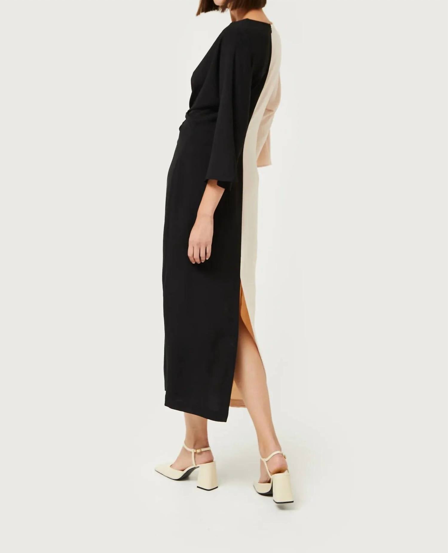 Compania Fantastica - Draped V-neck Midi Dress