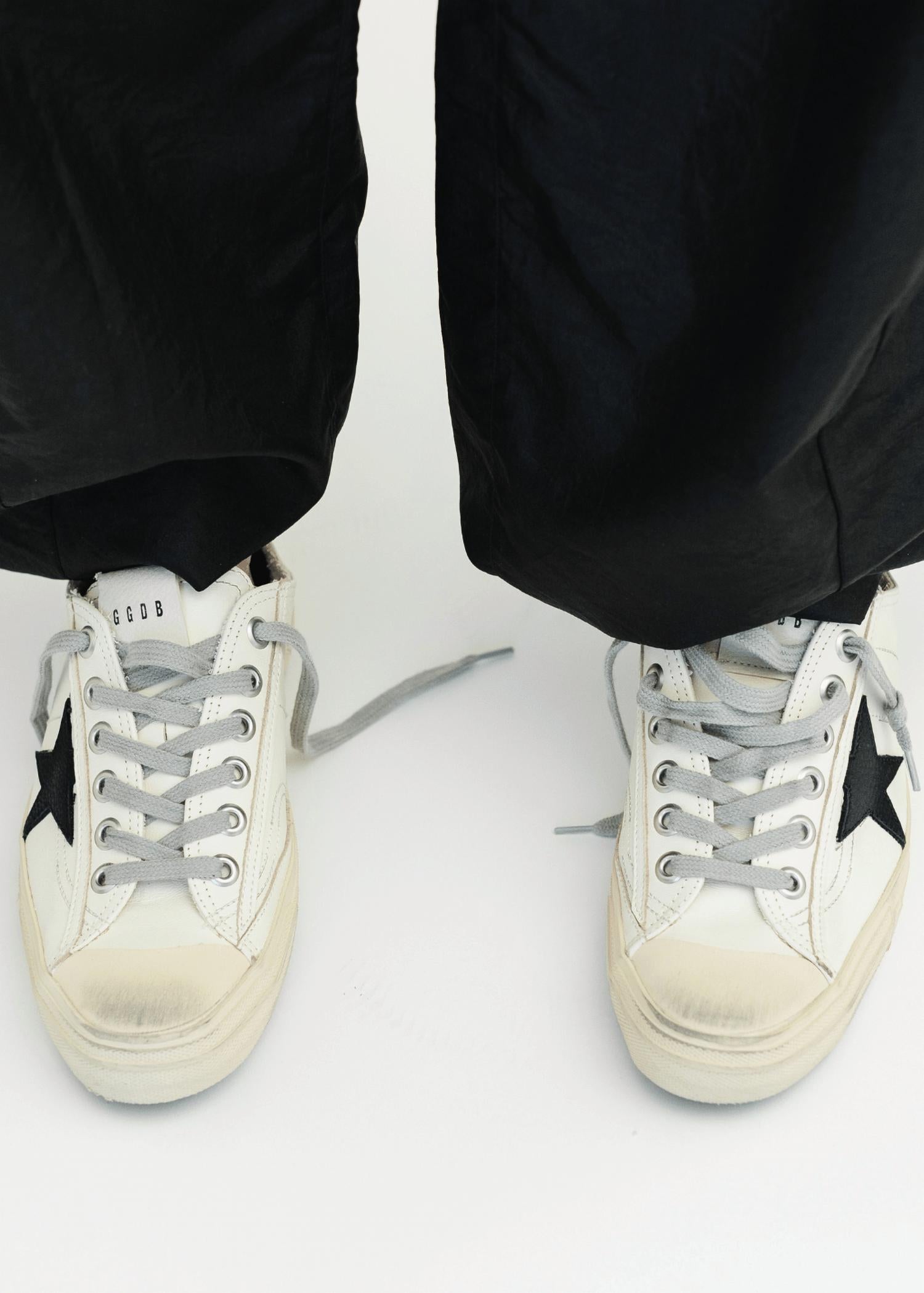 Golden Goose - Women's V-star Sneaker