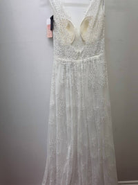 Sherri Hill - Women's Lace Appliqued Gown With V Neck Bodice