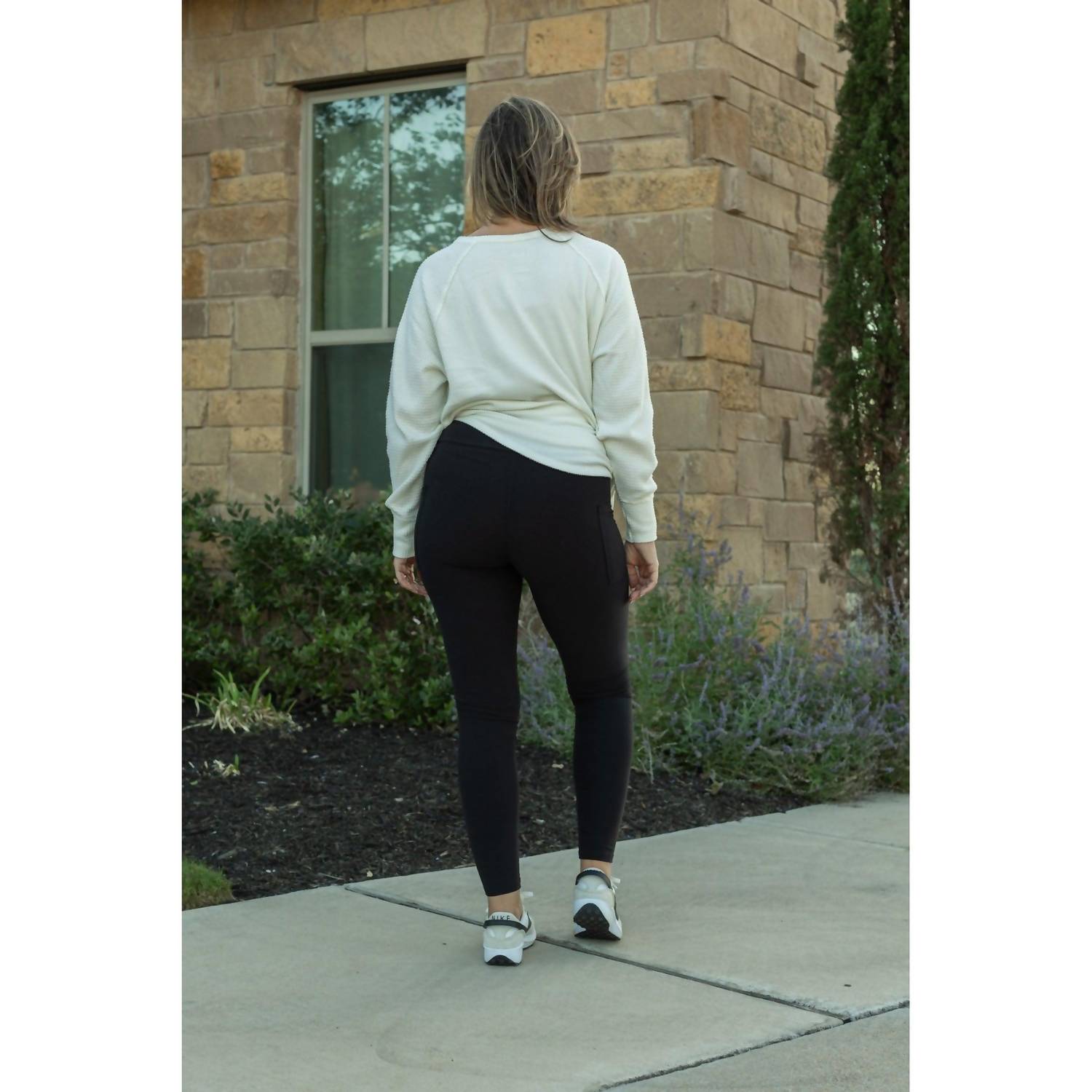 Julia Rose Lilla Full Length Leggings With Pockets in black - women's pants - detail view