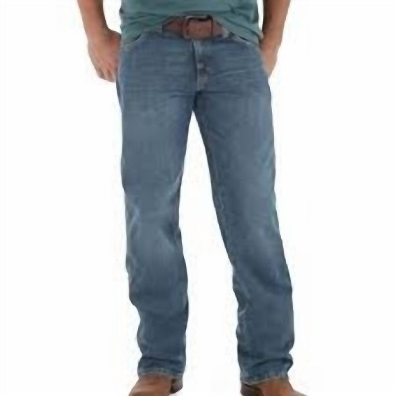 Wrangler Retro Mid Rise Relaxed Jeans in blue - men's jeans