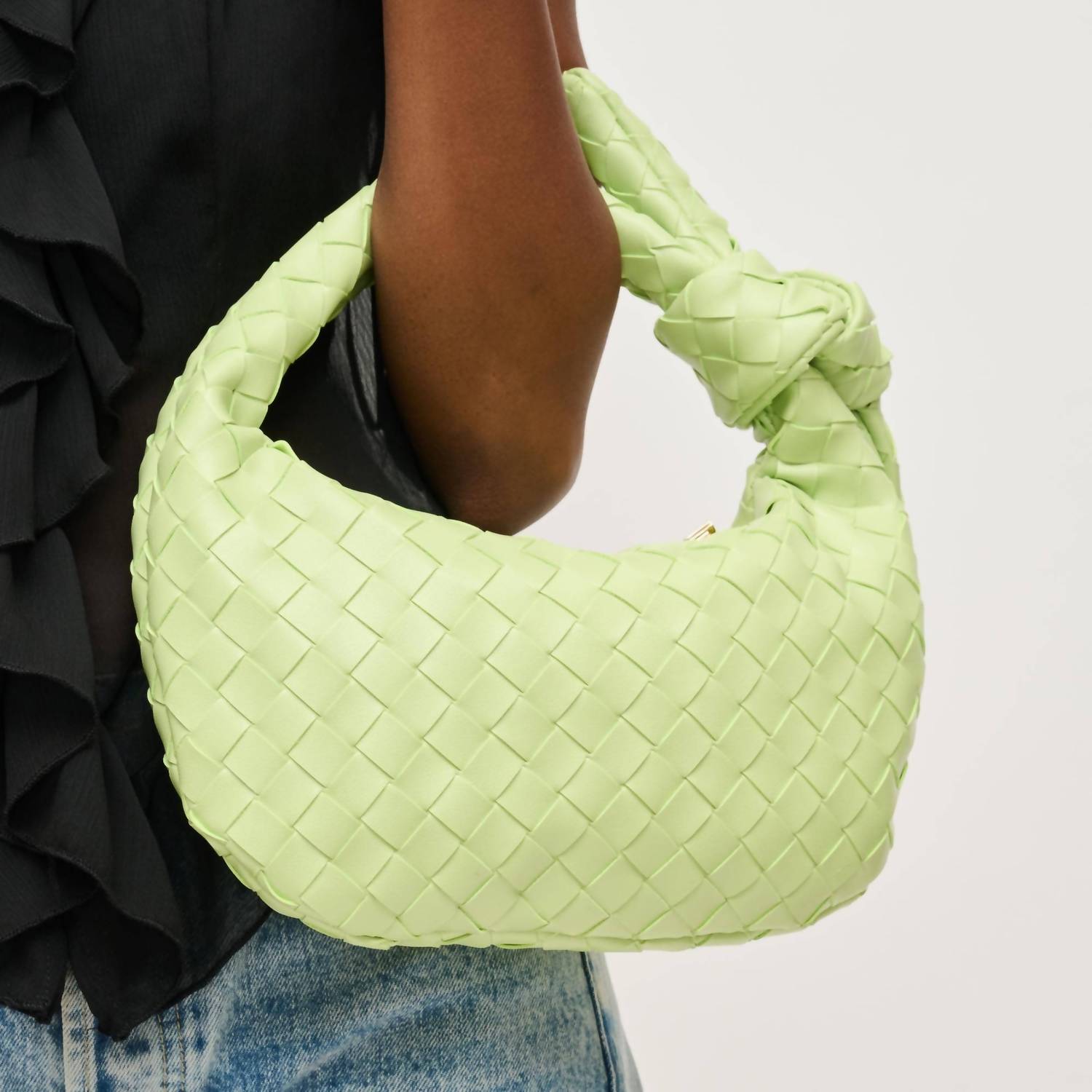 Urban Expressions - Women's Lizbeth Woven Knot Clutch