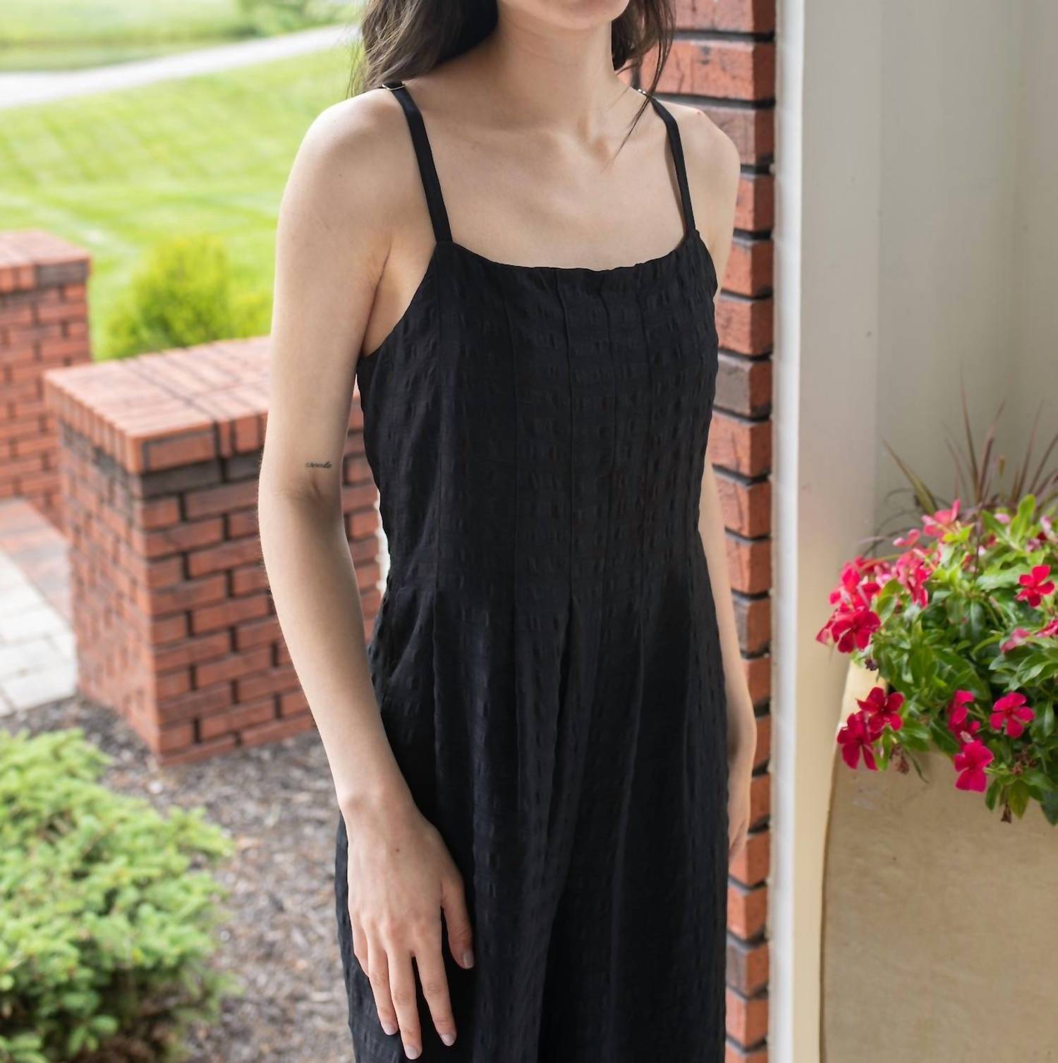Gigio - Elegant Charm Sleeveless Jumpsuit