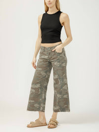 Silver Jeans Co - Suki Mid Rise Cropped Wide Leg Jeans