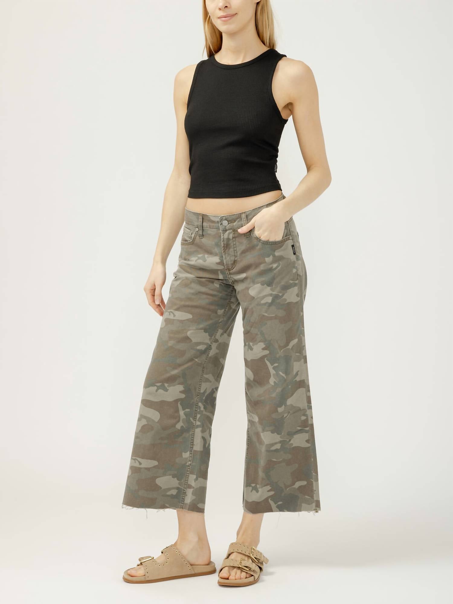 Silver Jeans Co - Suki Mid Rise Cropped Wide Leg Jeans