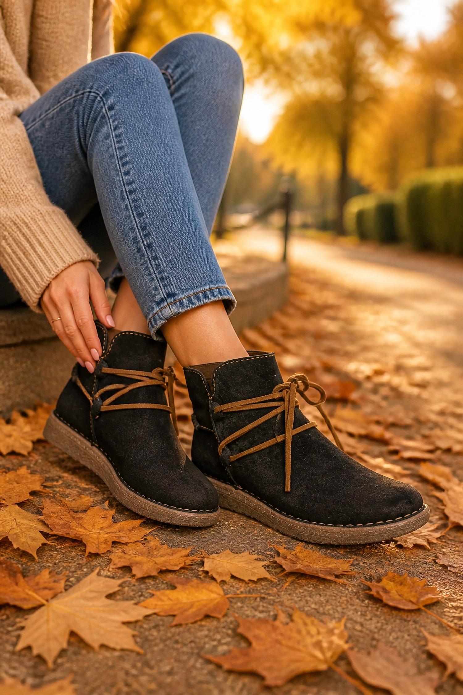 Born - Women's Calyn Chukka Boot