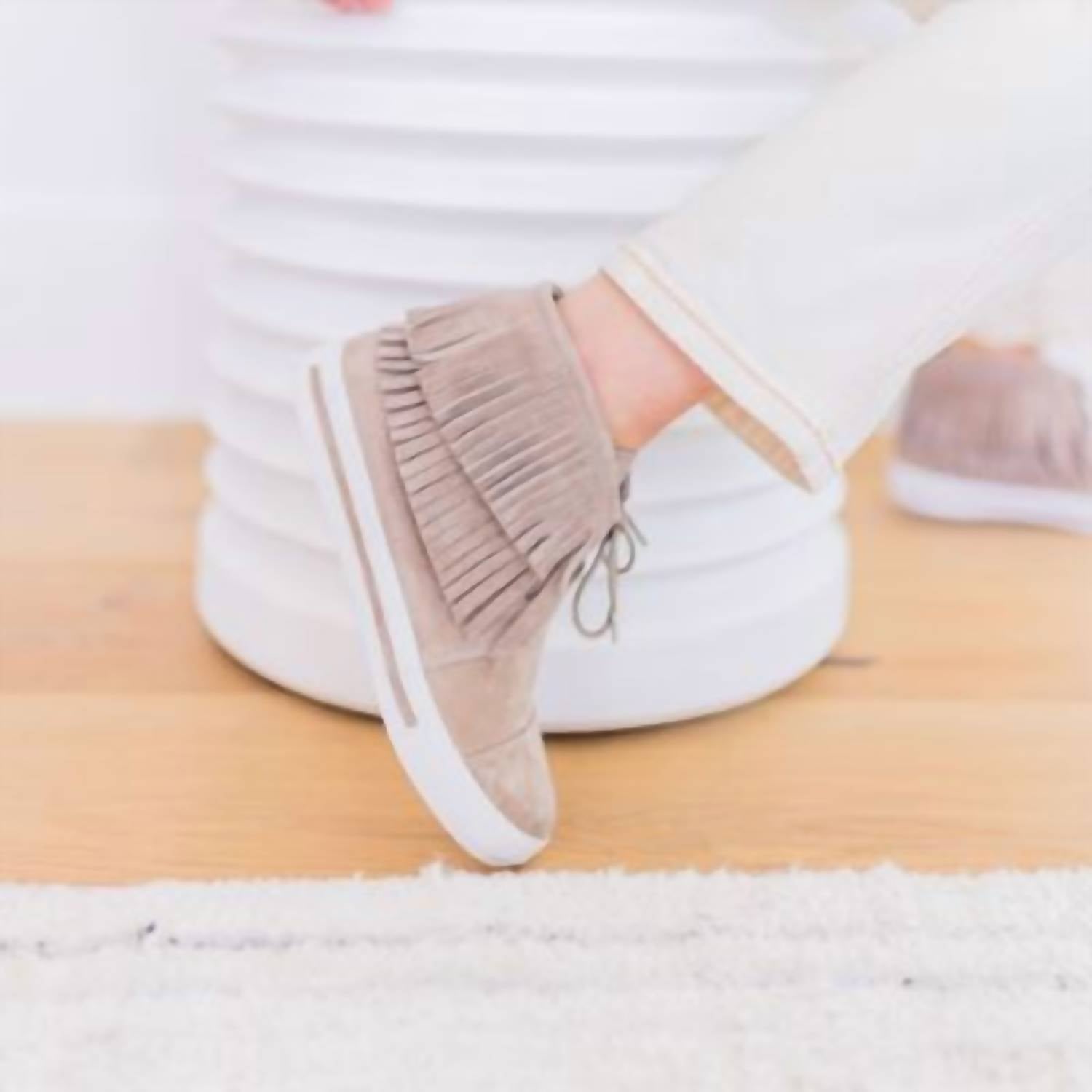 L'Amour Des Pieds - Women's Kelzey Round Toe Bootie