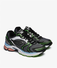 SAUCONY Unisex - Pro Grid Triumph 4 Sneakers in black white pink - men's sneaker - detail view