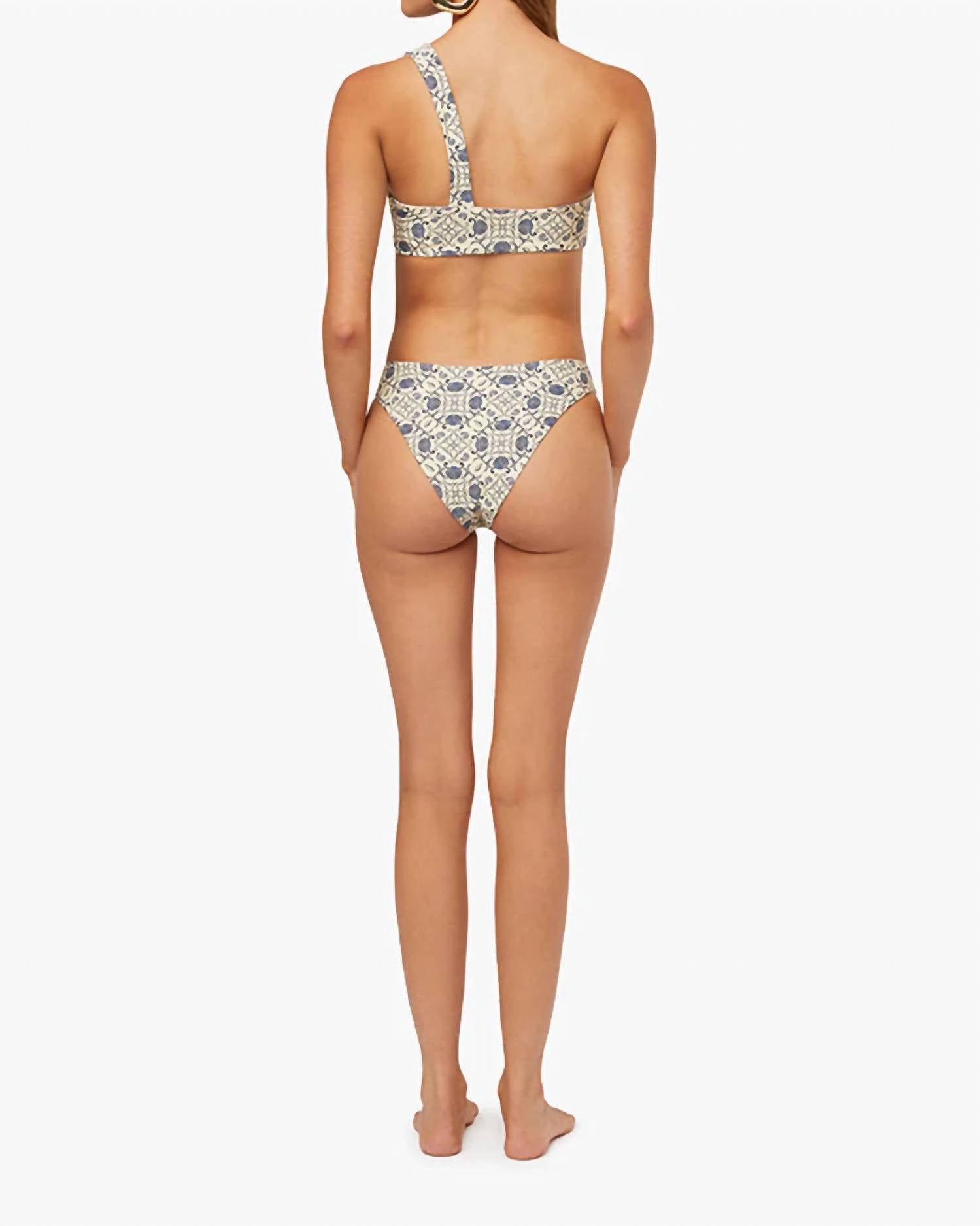 We Wore What - Classic Scoop Bottom