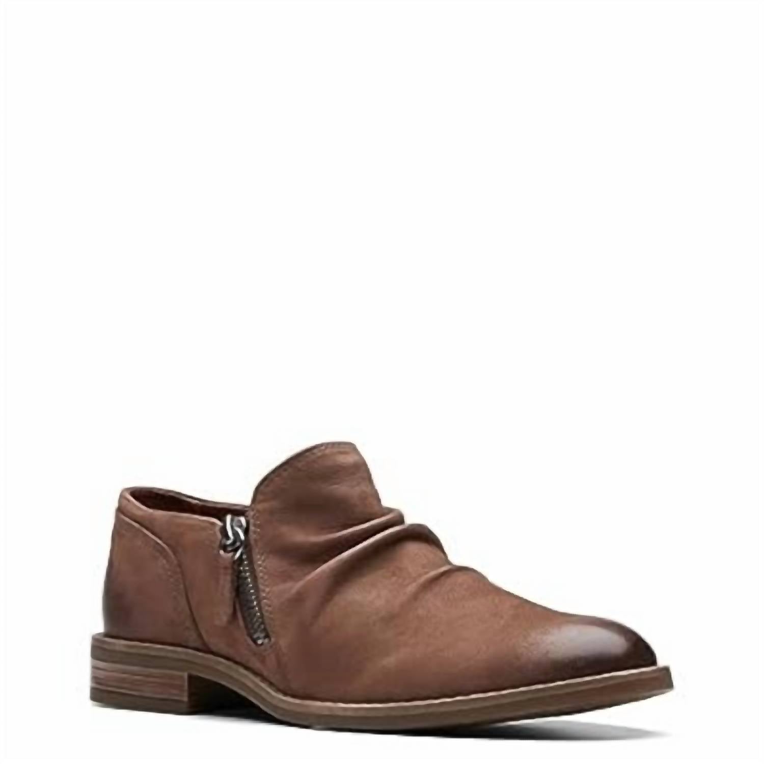 Clarks Women's Camzin Pace Shoes in brown - women's sneaker - detail view