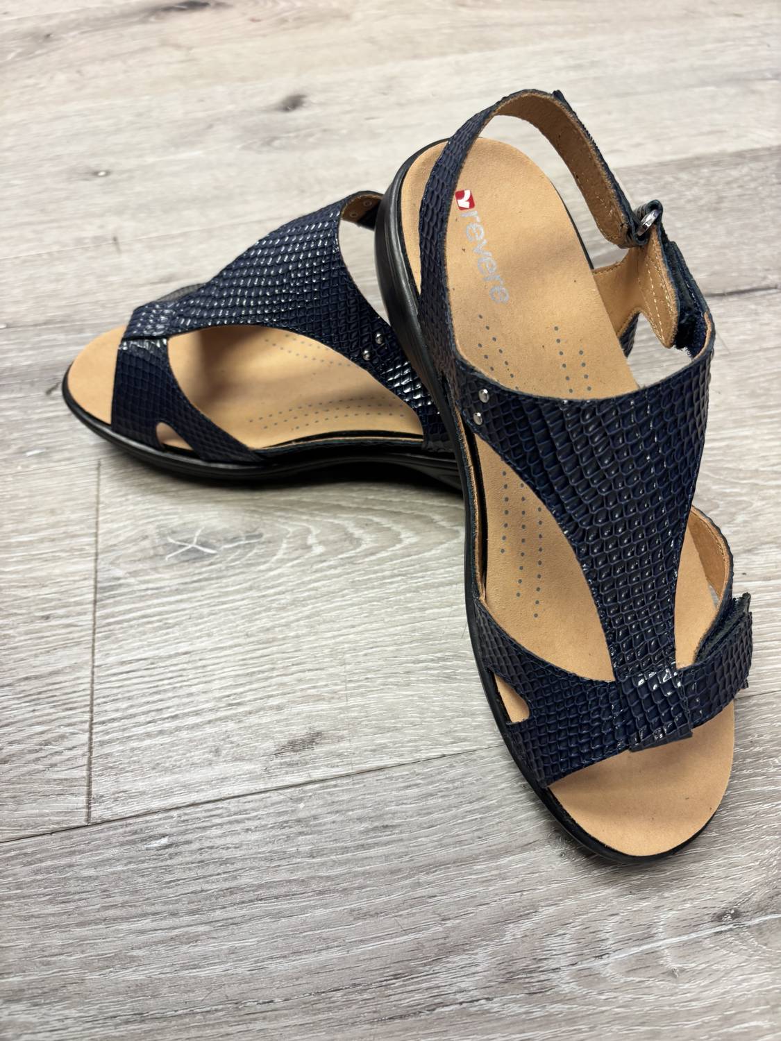 Revere - Women's Santa Cruz Sandal