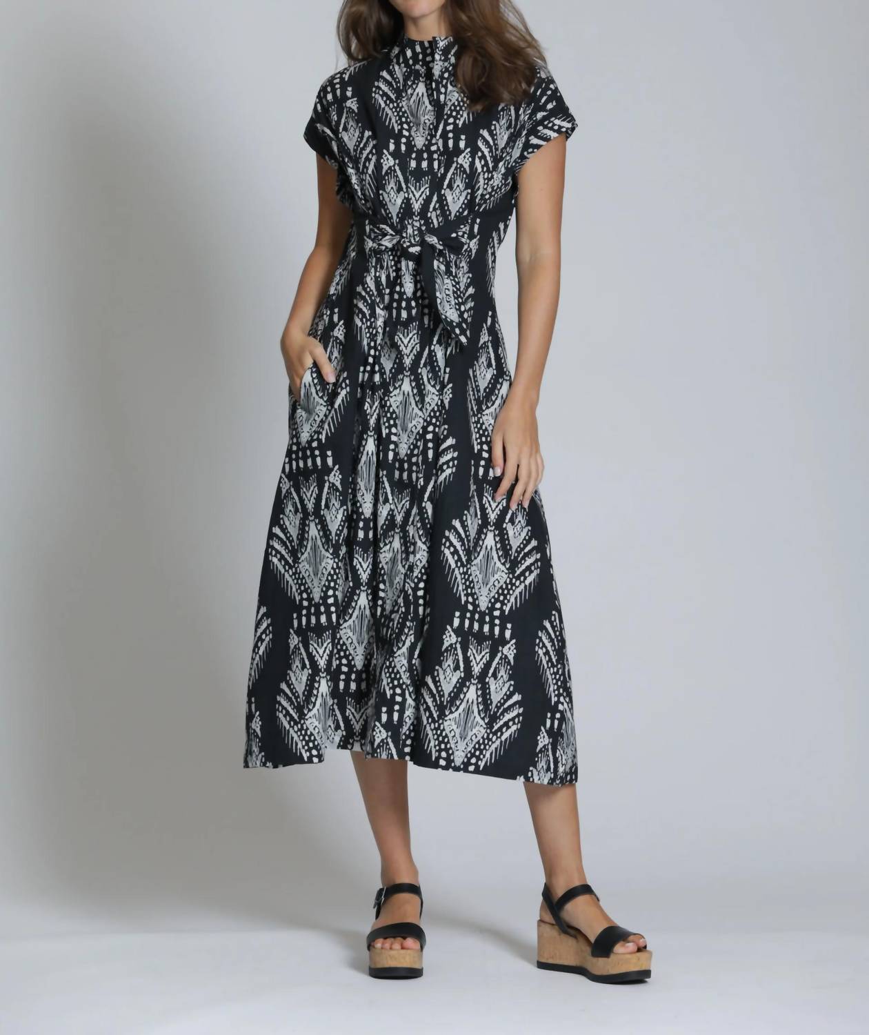 Apny - Tie Front Midi Dress