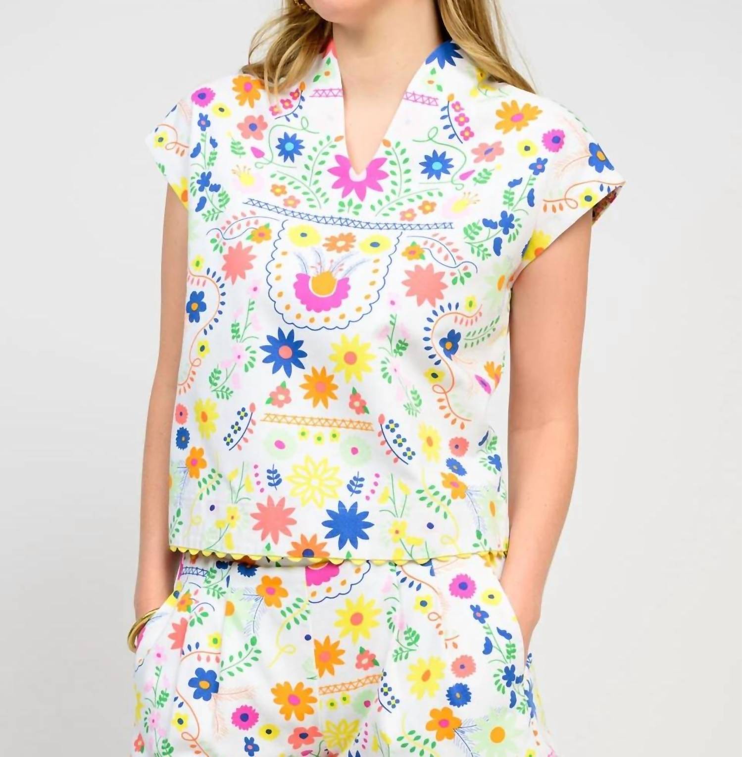 Ivy Jane - Flores V-neck Cap Sleeve Top