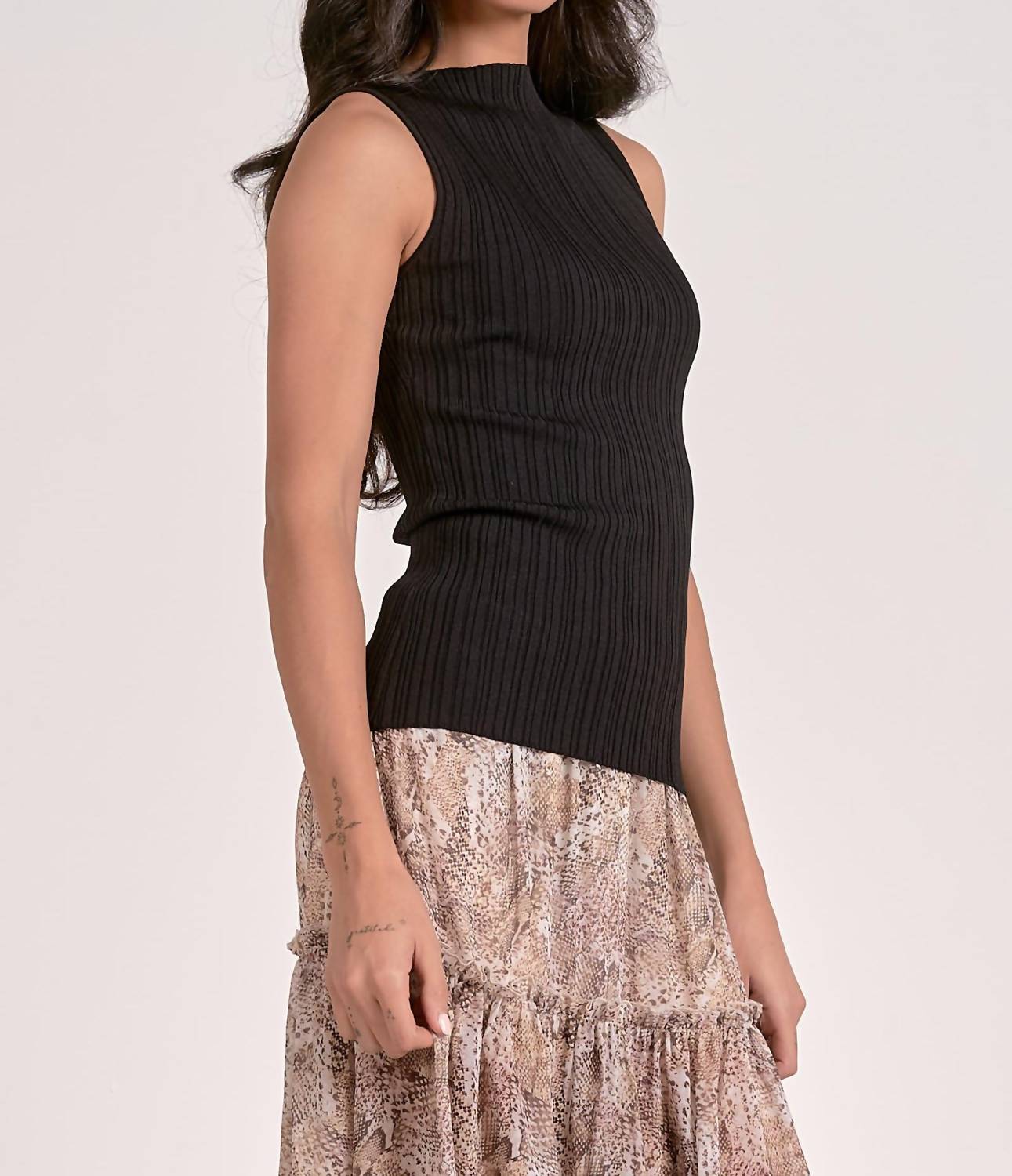 ELAN Sleeveless Boatneck Top in black - women's tank top - detail view