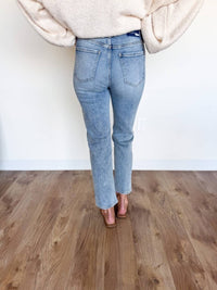DAZE Addisyn High Rise Straight Jeans in blue - women's jeans - detail view