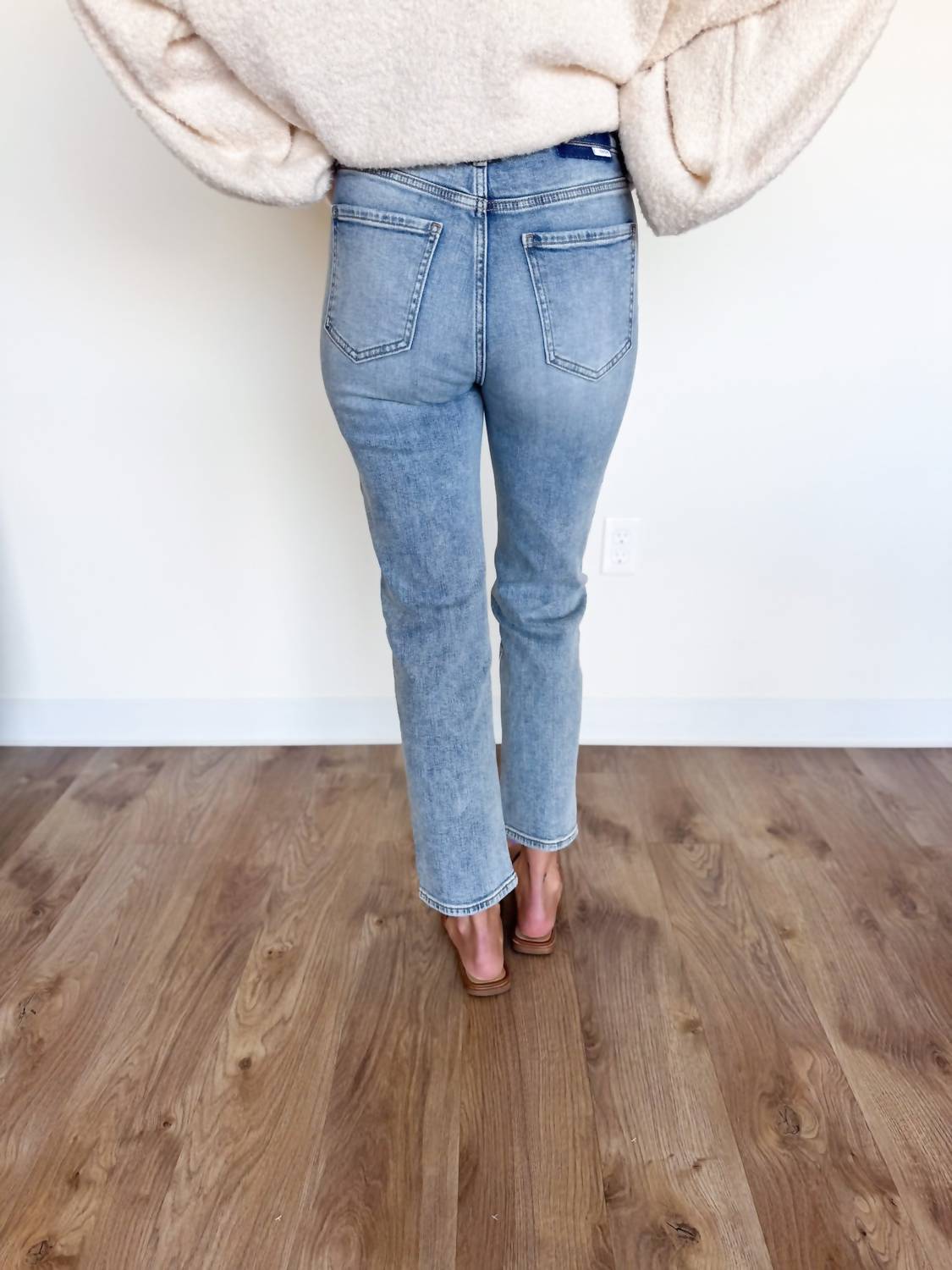 DAZE Addisyn High Rise Straight Jeans in blue - women's jeans - detail view