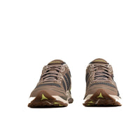 SAUCONY Men's Progrid Triumph 4 Sneakers in carbon taupe - men's sneaker - detail view