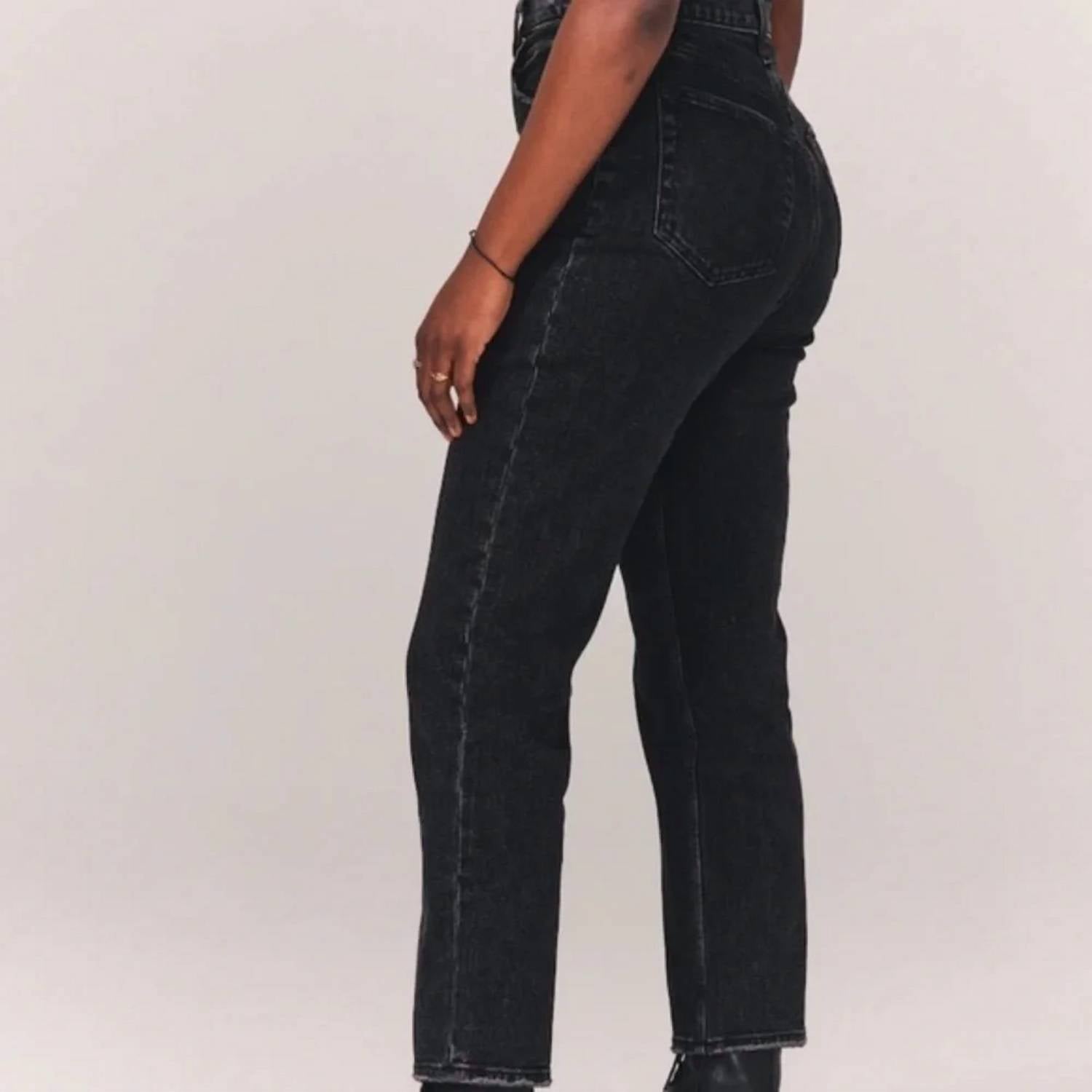 Abercrombie & Fitch - Ultra High Rise Ankle Straight Jeans