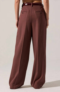 ASTR Faria Pleated Tailored Pants in plum brown - women's pants - detail view