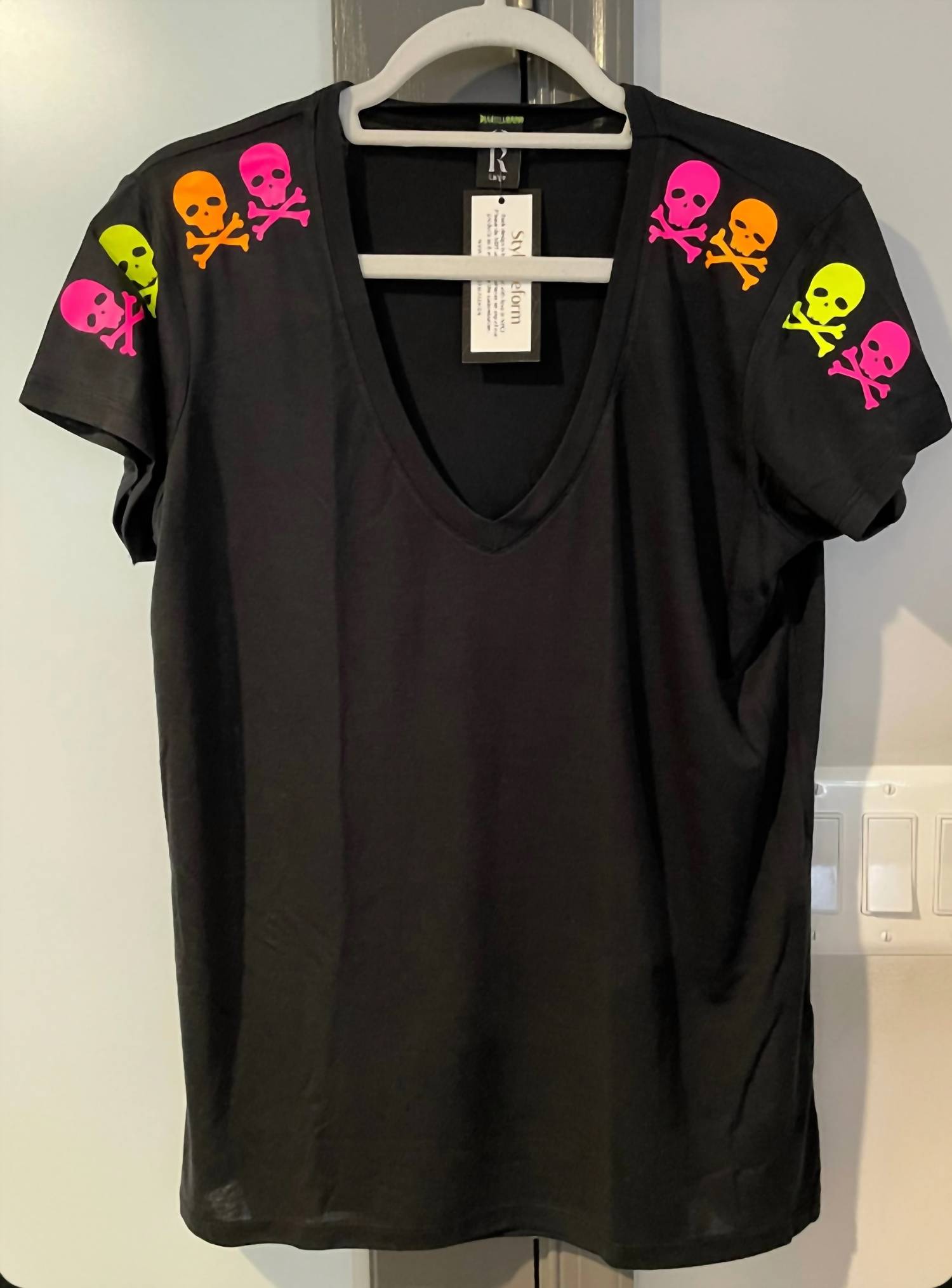 Style Reform - Lex V-Neck Short Sleeve Tee