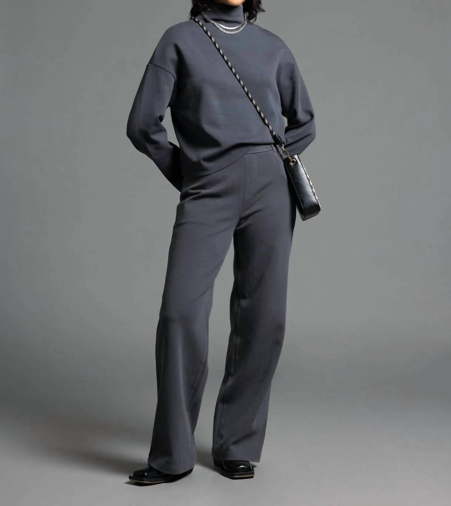 Weekend Los Angeles - Genevieve Mock Neck Top