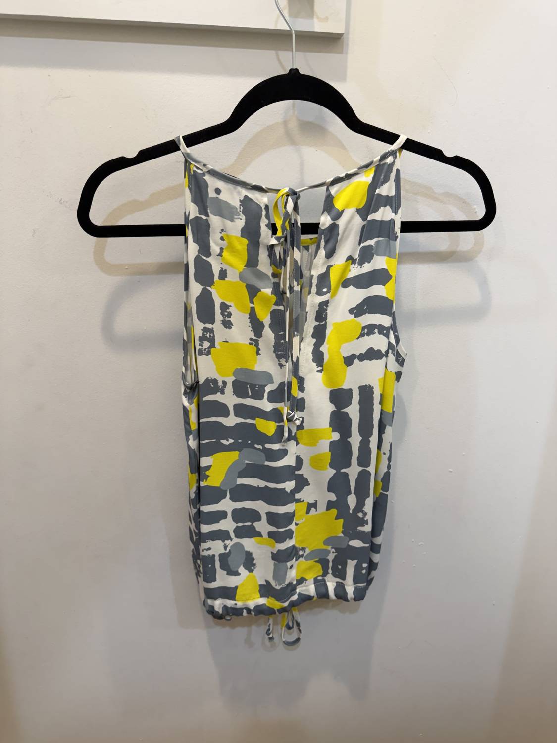 Lola & Sophie - WOMEN'S SLEEVELESS KEYHOLE NECK TOP