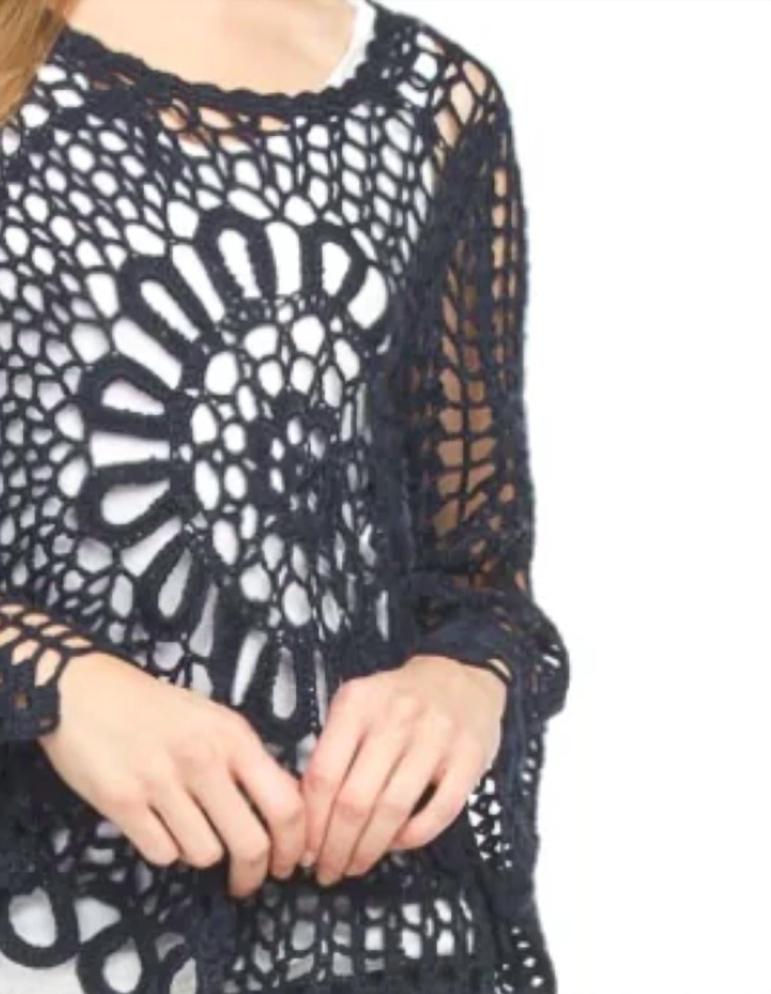 Papillon - Floral Crochet Angle Hem Top