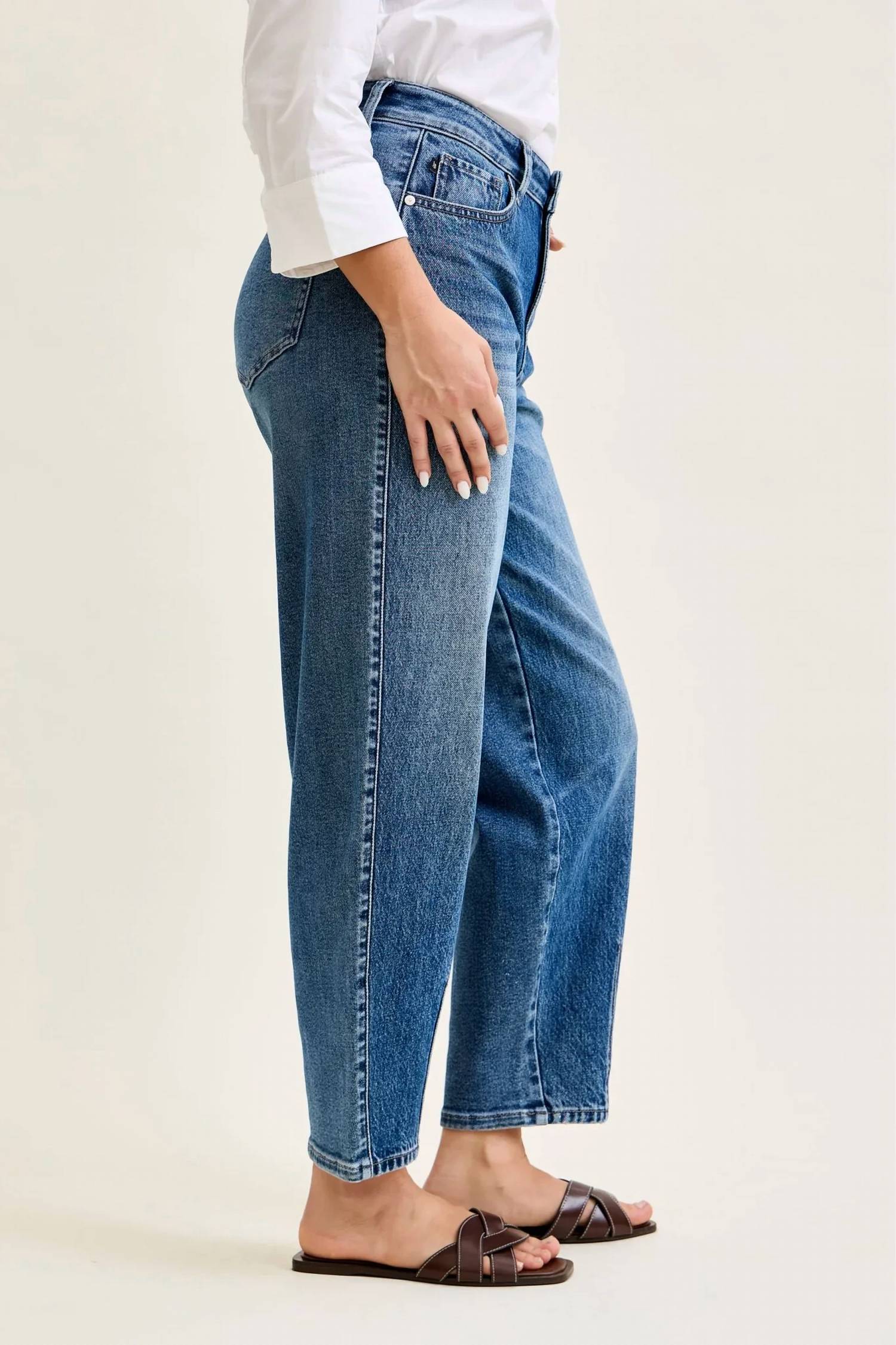 Judy Blue - Rigid Magic Barrel With Dart Detailing Jeans