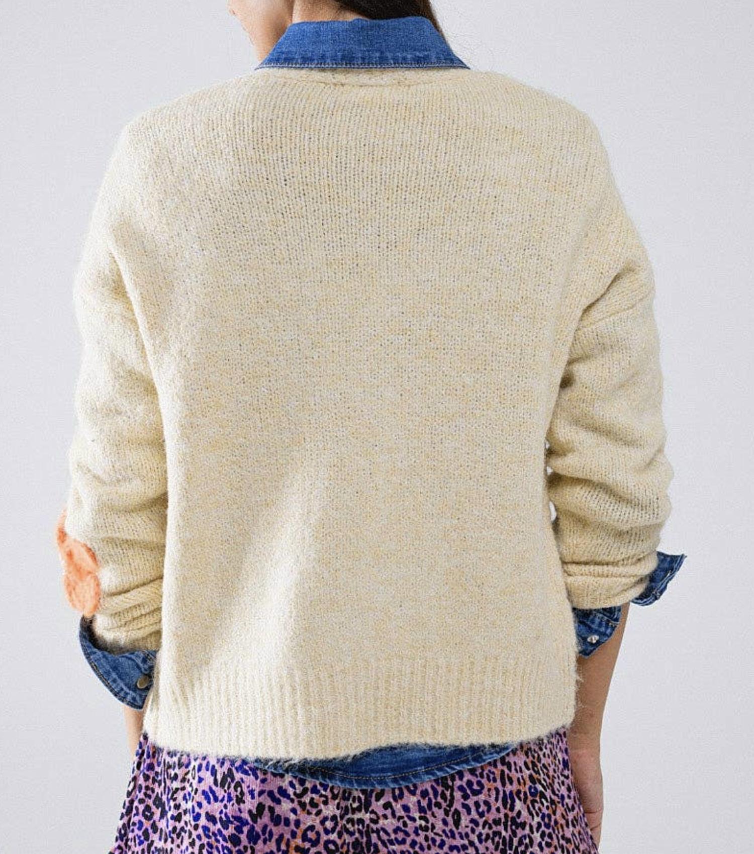 Q2 - Embroidered Flowers Cardigan