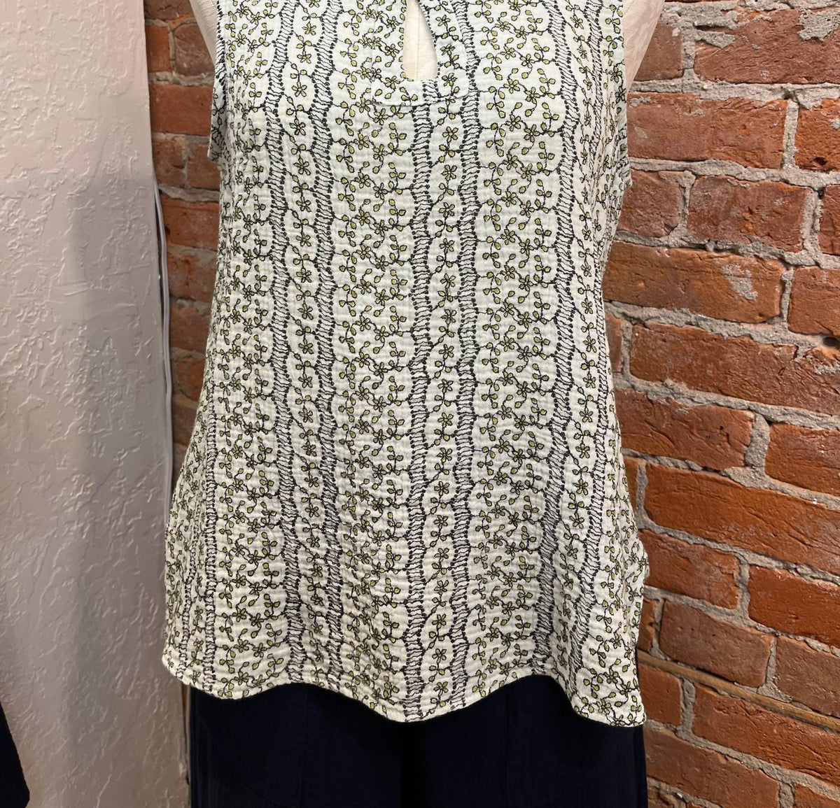 Color Me Cotton - Women's Scoopneck Sleeveless Shirt