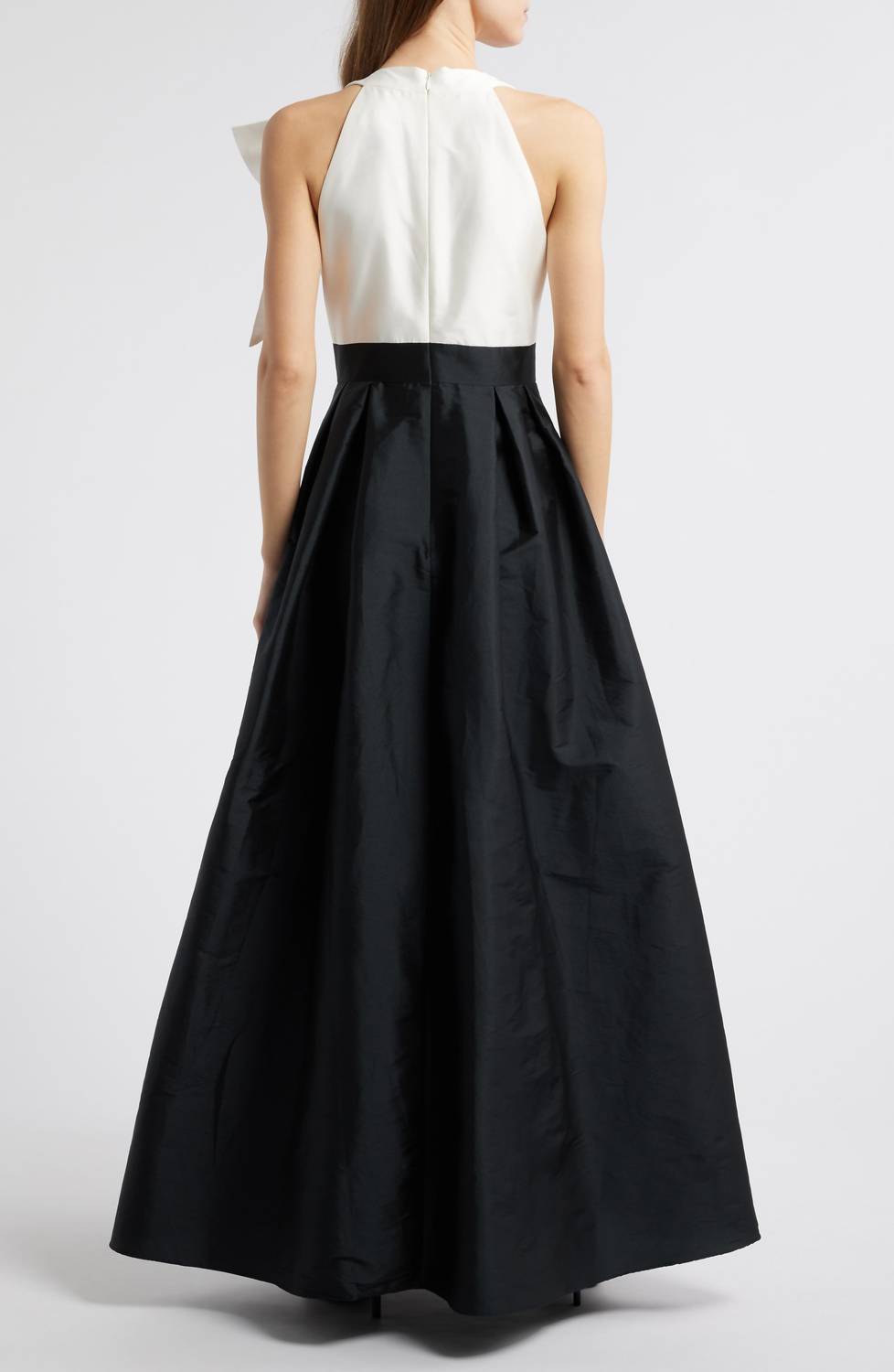 Eliza J - Bow Crystal Mikadoballgown