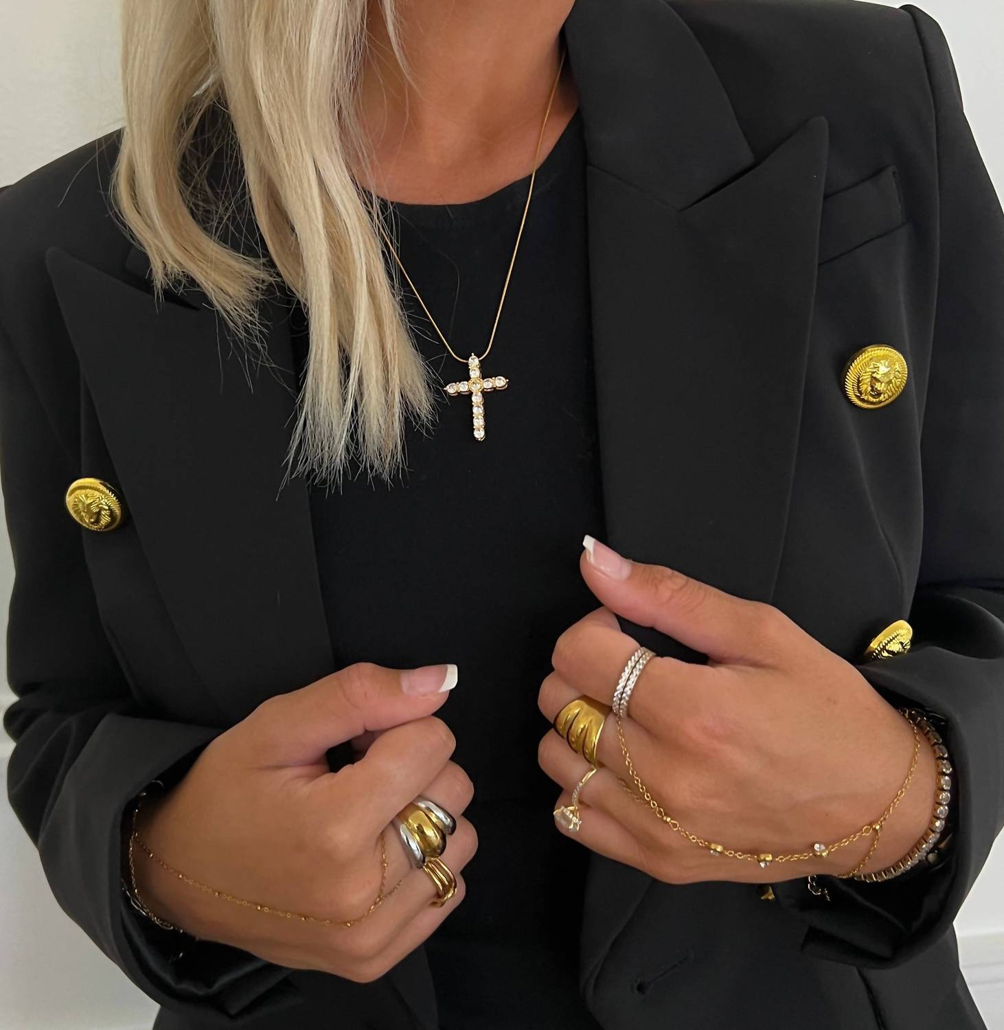 Chansuttpearls - Women's The Lila Cross Pendant